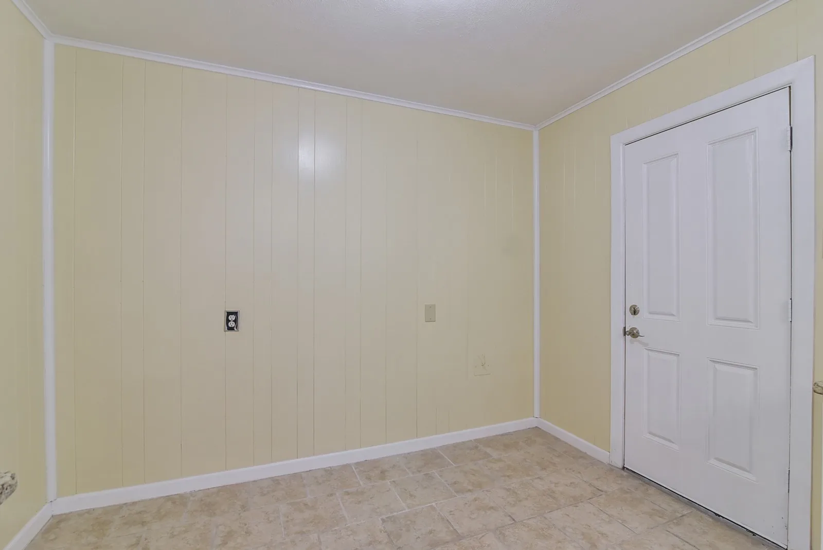 Single Family Residence For Rent in Tarrant County , 7233 Overhill Road, Fort Worth, Texas 76116, 3 Bedroom, 2 Bathroom, 2 Garage spaces, 2,048 Sqft, built in 1963, mls#21349412, Real Estate Agent in Fort Worth, Homes For Rent in Tarrant county, Homes For Rent in Fort Worth, Realtor in Fort Worth Texas, Real Estate Brokerage Independent Realty Texas, Luminita Cordes Realtor