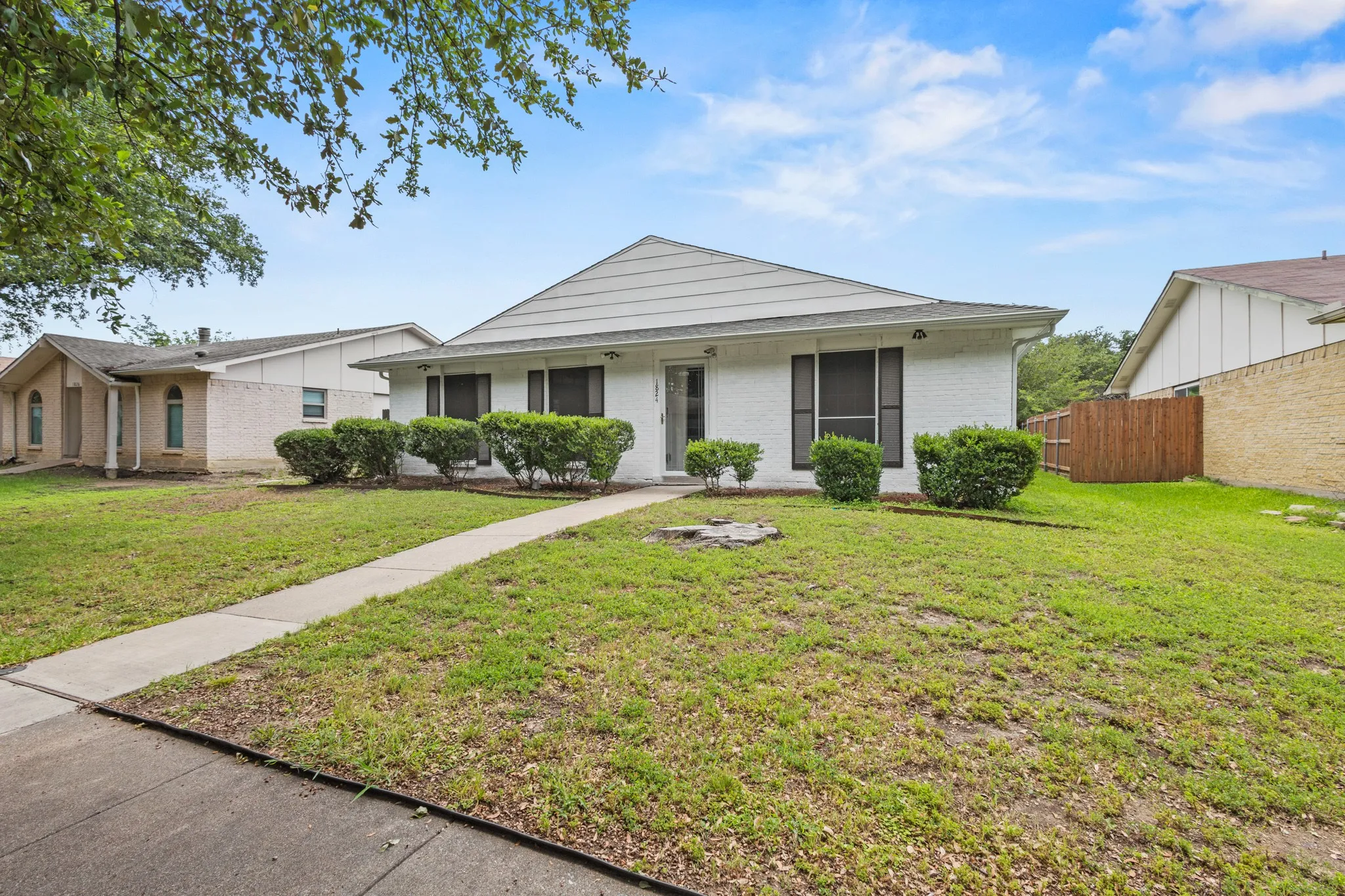 Single Family Residence For Rent in Denton County , 1824 Chamberlain Drive, Carrollton, Texas 75007, 3 Bedroom, 2 Bathroom, 2 Garage spaces, 1,480 Sqft, built in 1974, mls#21349456, Real Estate Agent in Carrollton, Homes For Rent in Denton county, Homes For Rent in Carrollton, Realtor in Carrollton Texas, Real Estate Brokerage Independent Realty Texas, Luminita Cordes Realtor