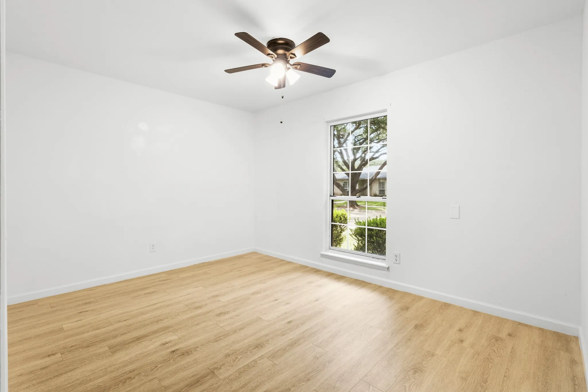 Single Family Residence For Rent in Denton County , 1824 Chamberlain Drive, Carrollton, Texas 75007, 3 Bedroom, 2 Bathroom, 2 Garage spaces, 1,480 Sqft, built in 1974, mls#21349456, Real Estate Agent in Carrollton, Homes For Rent in Denton county, Homes For Rent in Carrollton, Realtor in Carrollton Texas, Real Estate Brokerage Independent Realty Texas, Luminita Cordes Realtor