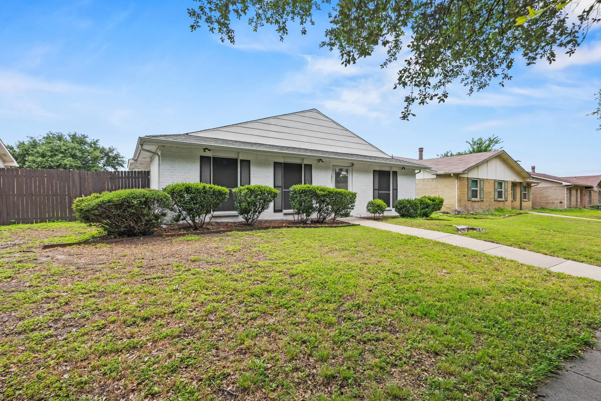 Single Family Residence For Rent in Denton County , 1824 Chamberlain Drive, Carrollton, Texas 75007, 3 Bedroom, 2 Bathroom, 2 Garage spaces, 1,480 Sqft, built in 1974, mls#21349456, Real Estate Agent in Carrollton, Homes For Rent in Denton county, Homes For Rent in Carrollton, Realtor in Carrollton Texas, Real Estate Brokerage Independent Realty Texas, Luminita Cordes Realtor
