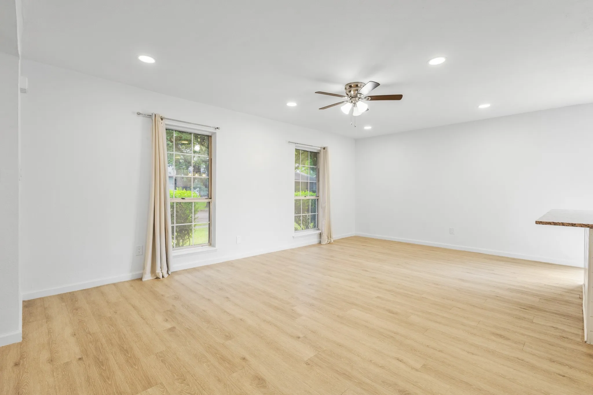 Single Family Residence For Rent in Denton County , 1824 Chamberlain Drive, Carrollton, Texas 75007, 3 Bedroom, 2 Bathroom, 2 Garage spaces, 1,480 Sqft, built in 1974, mls#21349456, Real Estate Agent in Carrollton, Homes For Rent in Denton county, Homes For Rent in Carrollton, Realtor in Carrollton Texas, Real Estate Brokerage Independent Realty Texas, Luminita Cordes Realtor
