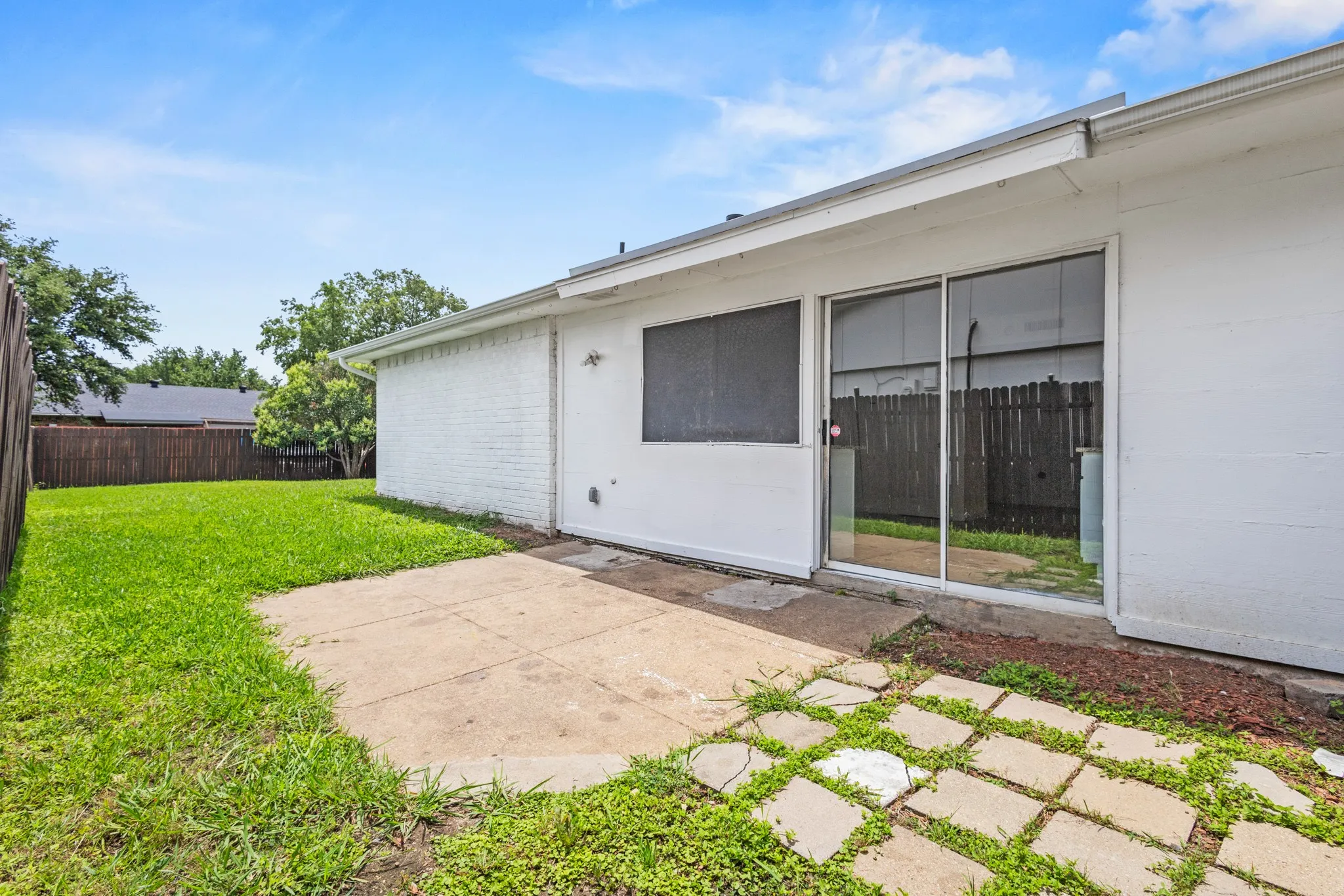Single Family Residence For Rent in Denton County , 1824 Chamberlain Drive, Carrollton, Texas 75007, 3 Bedroom, 2 Bathroom, 2 Garage spaces, 1,480 Sqft, built in 1974, mls#21349456, Real Estate Agent in Carrollton, Homes For Rent in Denton county, Homes For Rent in Carrollton, Realtor in Carrollton Texas, Real Estate Brokerage Independent Realty Texas, Luminita Cordes Realtor