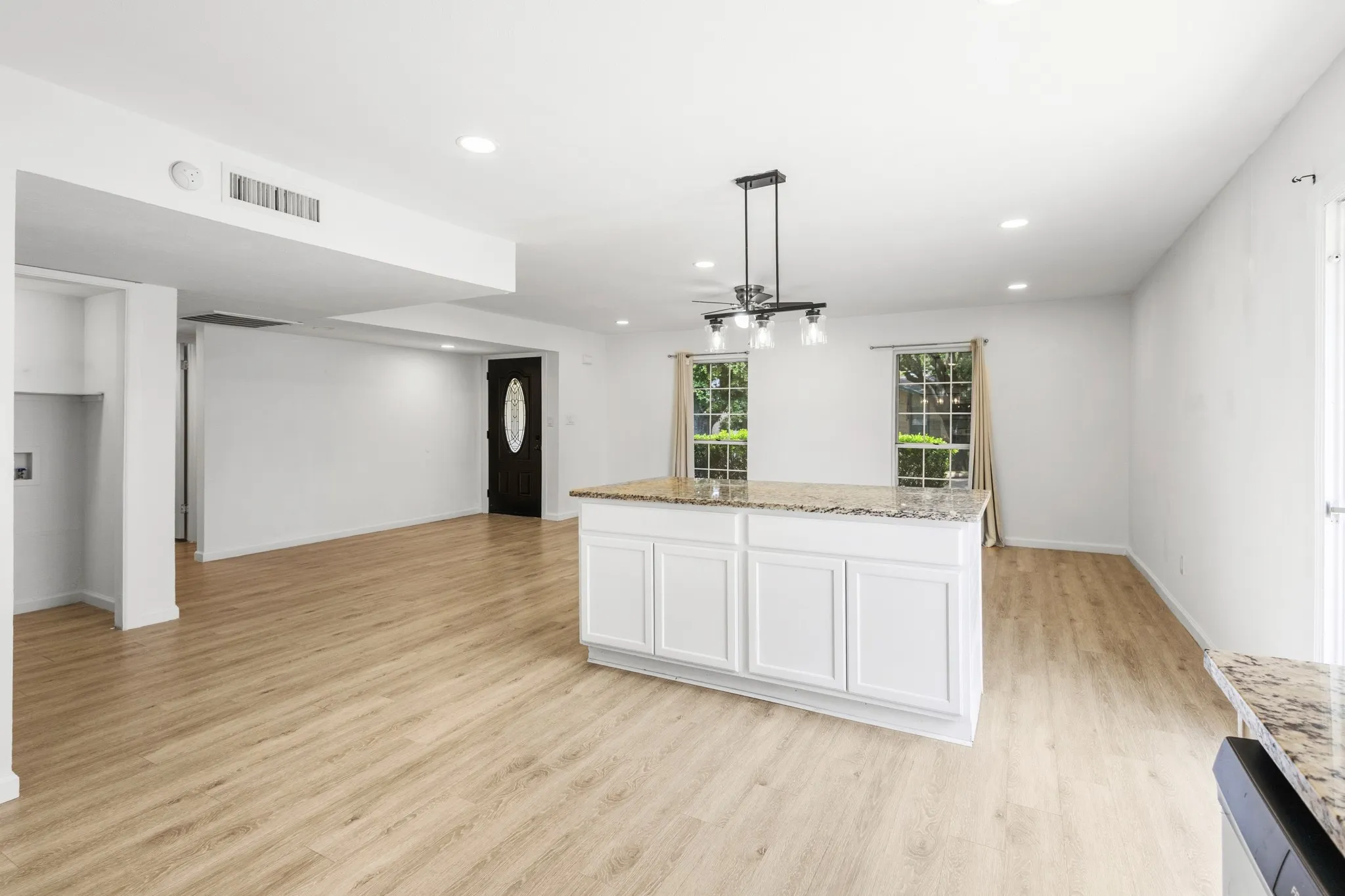 Single Family Residence For Rent in Denton County , 1824 Chamberlain Drive, Carrollton, Texas 75007, 3 Bedroom, 2 Bathroom, 2 Garage spaces, 1,480 Sqft, built in 1974, mls#21349456, Real Estate Agent in Carrollton, Homes For Rent in Denton county, Homes For Rent in Carrollton, Realtor in Carrollton Texas, Real Estate Brokerage Independent Realty Texas, Luminita Cordes Realtor