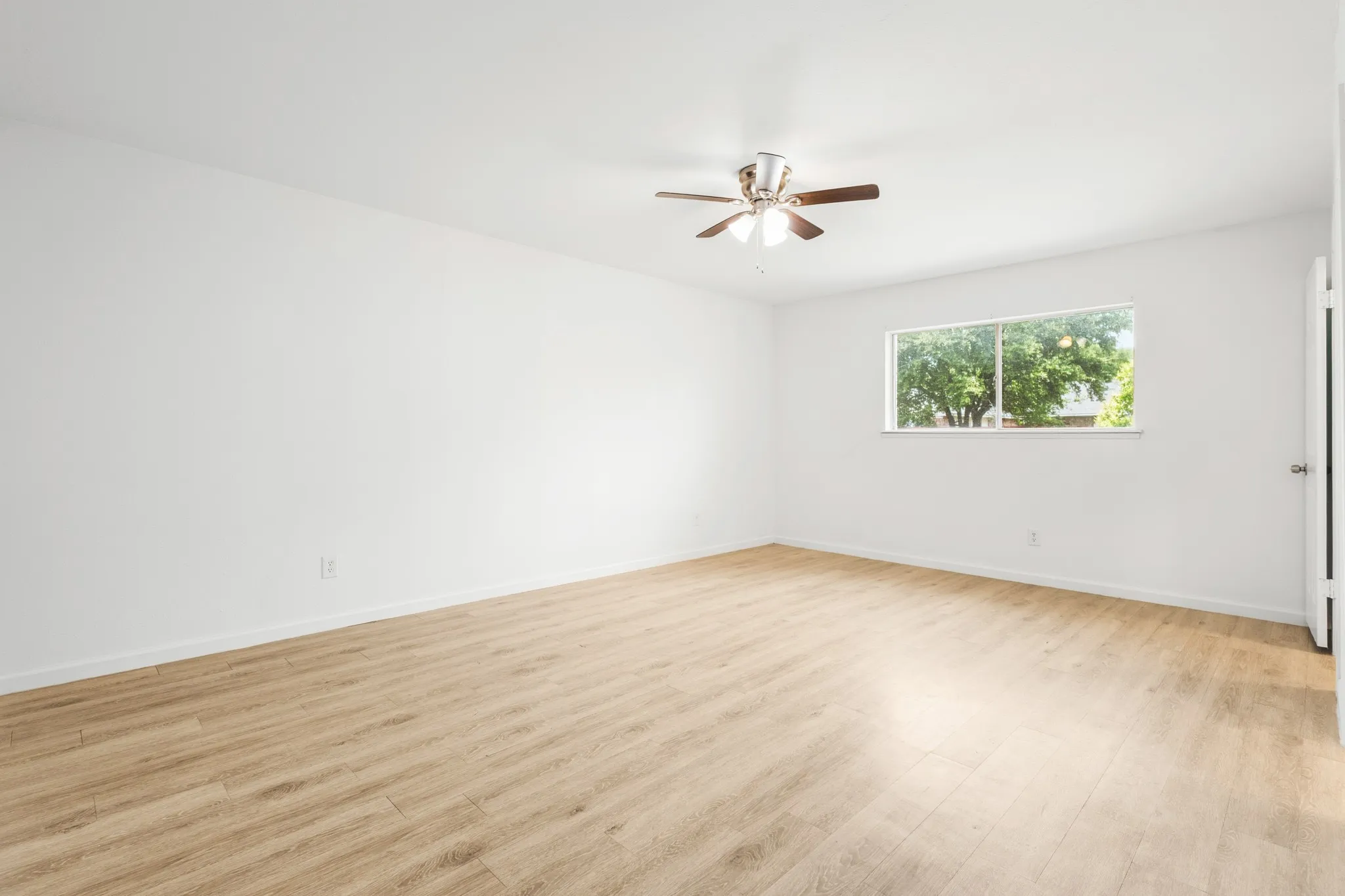 Single Family Residence For Rent in Denton County , 1824 Chamberlain Drive, Carrollton, Texas 75007, 3 Bedroom, 2 Bathroom, 2 Garage spaces, 1,480 Sqft, built in 1974, mls#21349456, Real Estate Agent in Carrollton, Homes For Rent in Denton county, Homes For Rent in Carrollton, Realtor in Carrollton Texas, Real Estate Brokerage Independent Realty Texas, Luminita Cordes Realtor