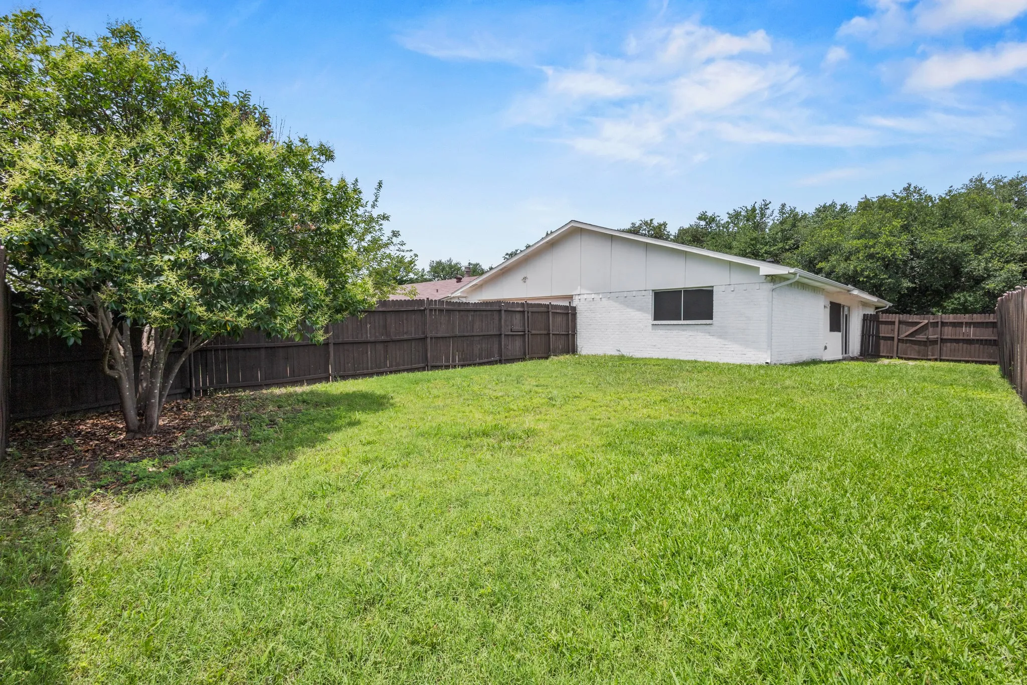 Single Family Residence For Rent in Denton County , 1824 Chamberlain Drive, Carrollton, Texas 75007, 3 Bedroom, 2 Bathroom, 2 Garage spaces, 1,480 Sqft, built in 1974, mls#21349456, Real Estate Agent in Carrollton, Homes For Rent in Denton county, Homes For Rent in Carrollton, Realtor in Carrollton Texas, Real Estate Brokerage Independent Realty Texas, Luminita Cordes Realtor