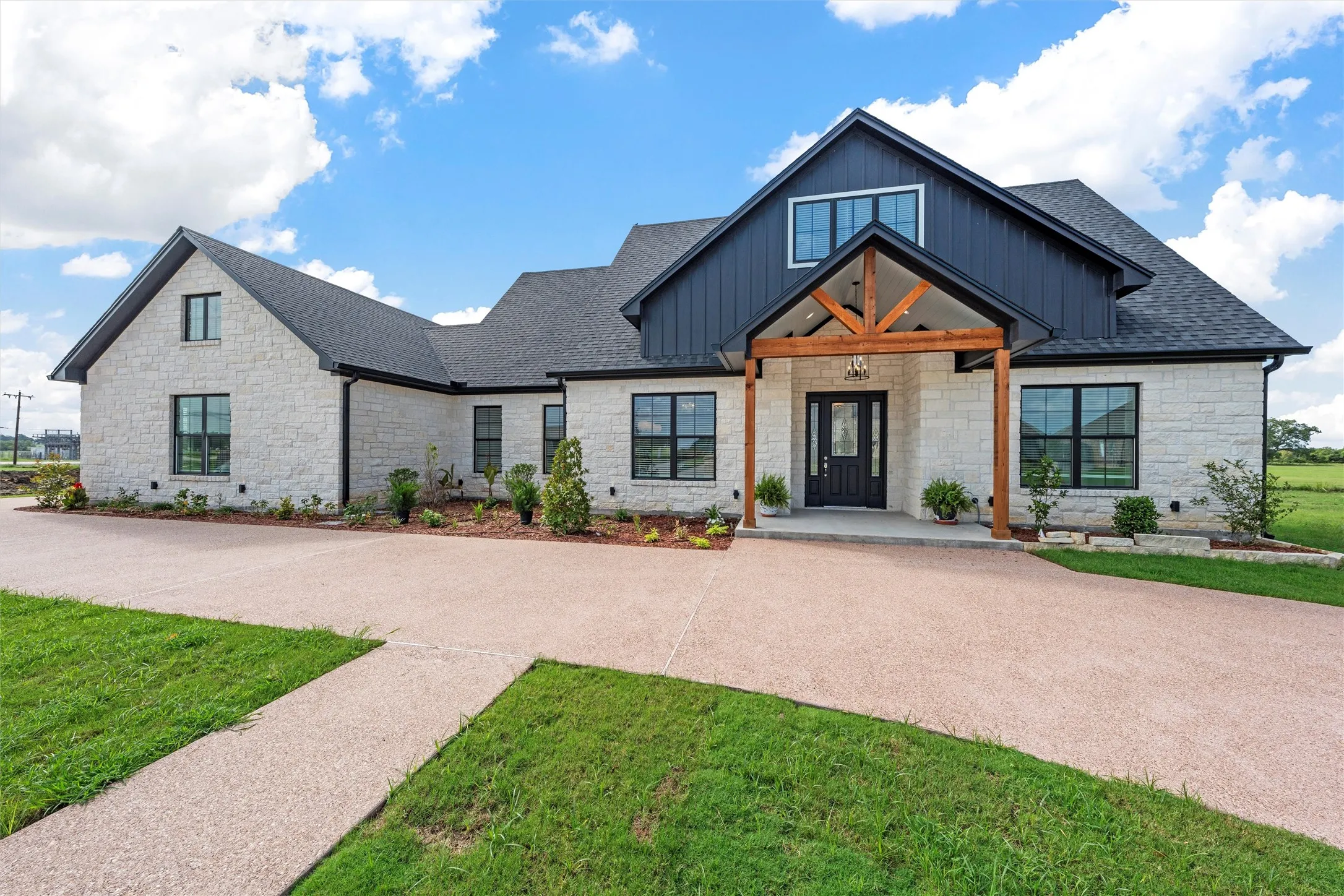Single Family Residence For Sale in Mc Lennan County , 113 Water View Lane, Robinson, Texas 76706, 4 Bedrooms, 2 Bathrooms, 2 Garage spaces, 2,229 Sqft, built in 2025, Price $579,000, mls#21349452, Real Estate Agent in Robinson, Homes For Sale in Mc Lennan county, Homes For Sale in Robinson, Realtor in Robinson Texas, Real Estate Brokerage Independent Realty Texas, Luminita Cordes Realtor