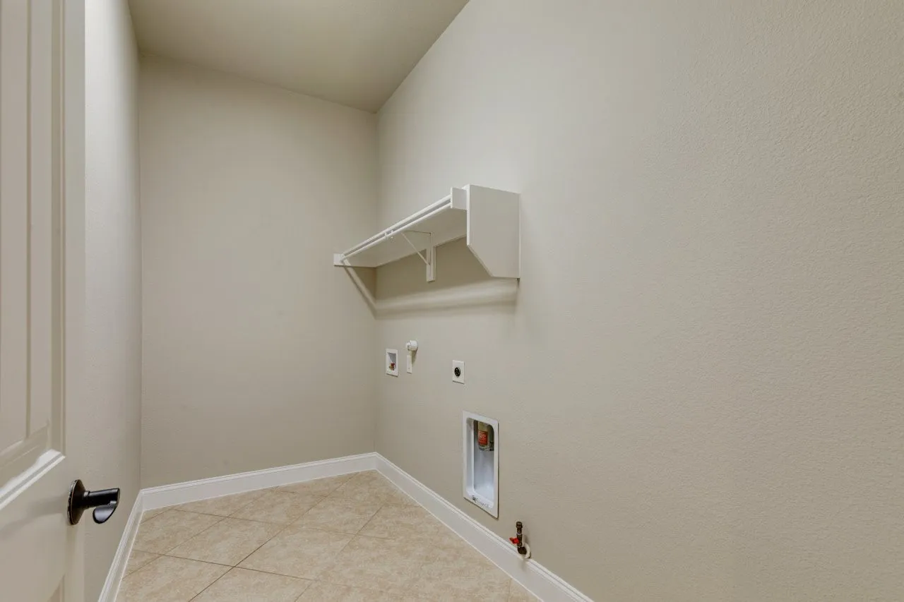 Single Family Residence For Sale in Collin County , 13788 El Toro Road, Frisco, Texas 75035, 4 Bedroom, 3 Bathroom, 2 Garage spaces, 2,385 Sqft, built in 2015, mls#21349475, Real Estate Agent in Frisco, Homes For Sale in Collin county, Homes For Sale in Frisco, Realtor in Frisco Texas, Real Estate Brokerage Independent Realty Texas, Luminita Cordes Realtor