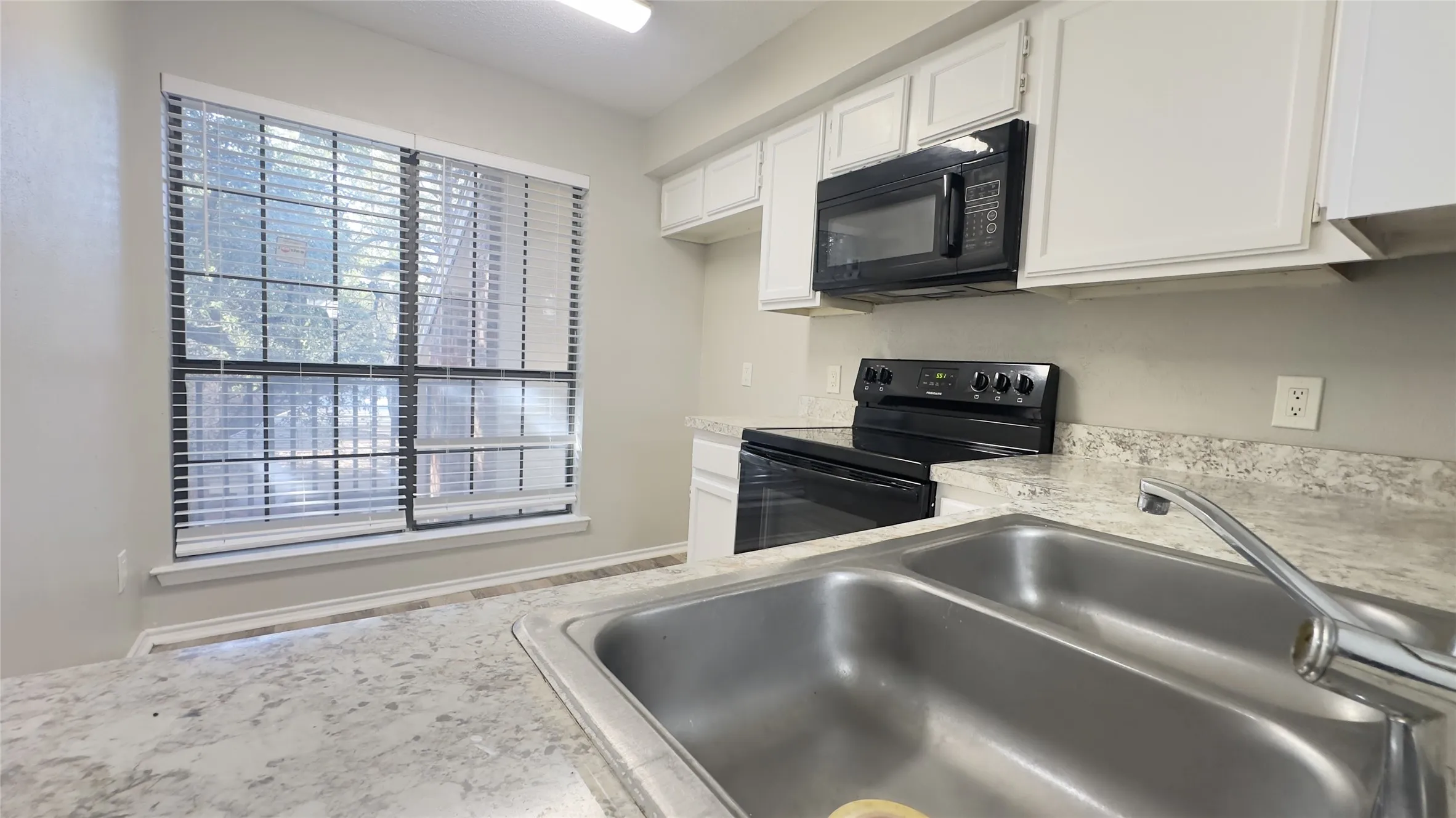 Condominium For Rent in Dallas County , 9601 Forest Lane 323, Dallas, Texas 75243, 2 Bedroom, 1 Bathroom, Garage spaces, 823 Sqft, built in 1983, mls#21349484, Real Estate Agent in Dallas, Homes For Rent in Dallas county, Homes For Rent in Dallas, Realtor in Dallas Texas, Real Estate Brokerage Independent Realty Texas, Luminita Cordes Realtor