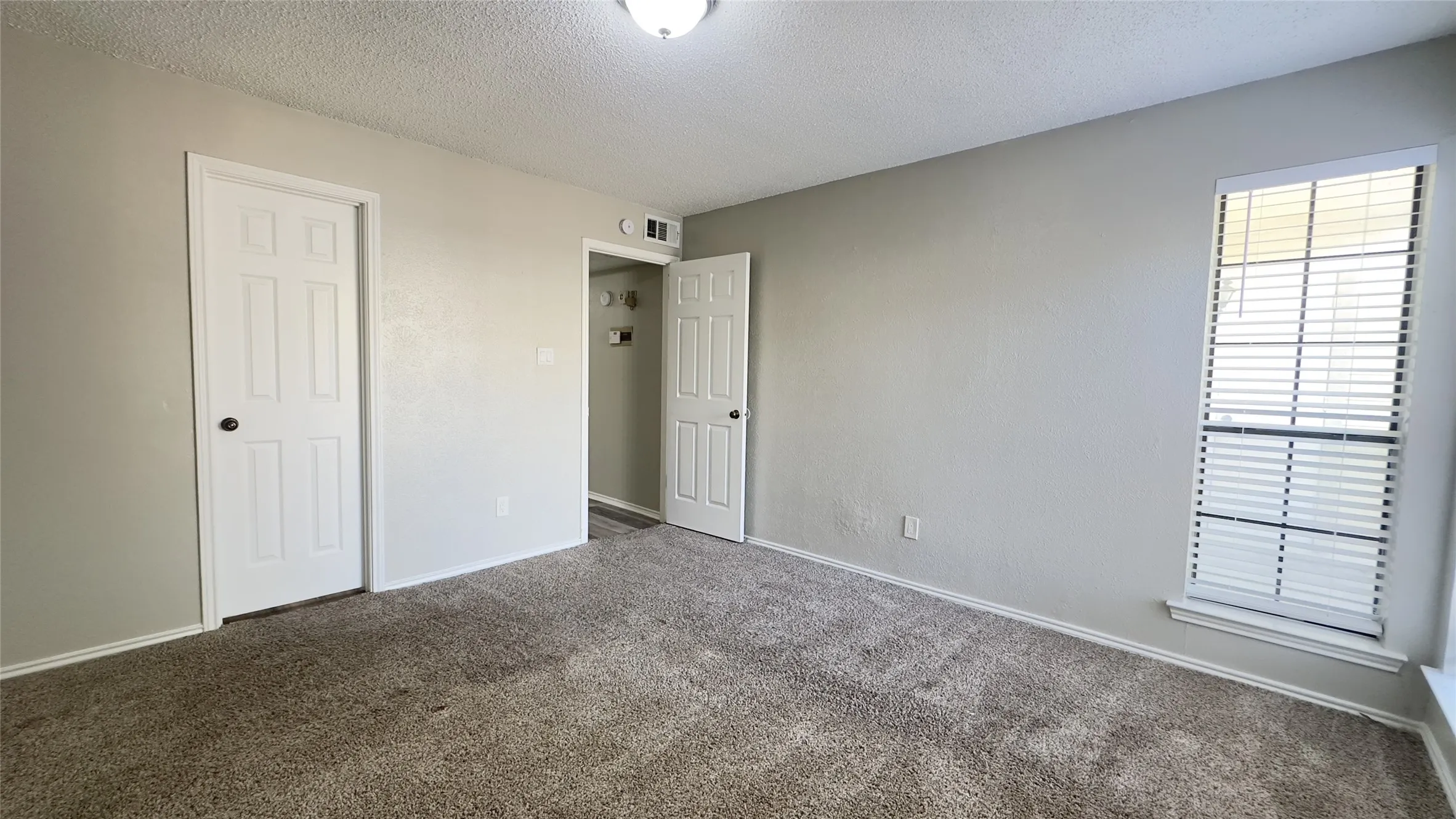 Condominium For Rent in Dallas County , 9601 Forest Lane 323, Dallas, Texas 75243, 2 Bedroom, 1 Bathroom, Garage spaces, 823 Sqft, built in 1983, mls#21349484, Real Estate Agent in Dallas, Homes For Rent in Dallas county, Homes For Rent in Dallas, Realtor in Dallas Texas, Real Estate Brokerage Independent Realty Texas, Luminita Cordes Realtor