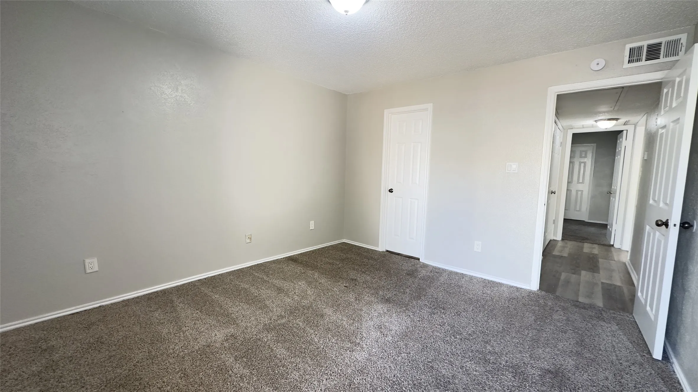 Condominium For Rent in Dallas County , 9601 Forest Lane 323, Dallas, Texas 75243, 2 Bedroom, 1 Bathroom, Garage spaces, 823 Sqft, built in 1983, mls#21349484, Real Estate Agent in Dallas, Homes For Rent in Dallas county, Homes For Rent in Dallas, Realtor in Dallas Texas, Real Estate Brokerage Independent Realty Texas, Luminita Cordes Realtor