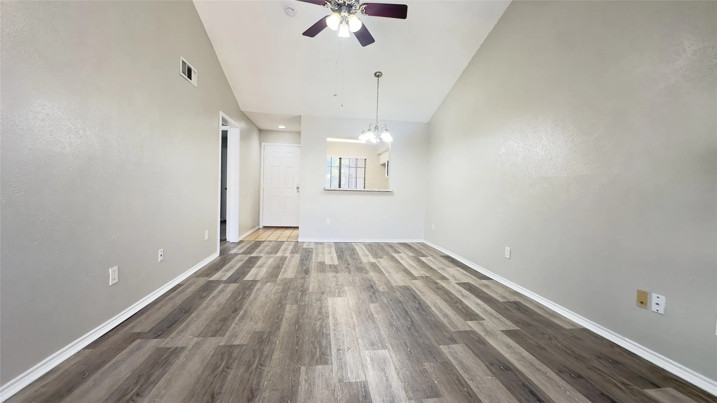 Condominium For Rent in Dallas County , 9601 Forest Lane 323, Dallas, Texas 75243, 2 Bedroom, 1 Bathroom, Garage spaces, 823 Sqft, built in 1983, mls#21349484, Real Estate Agent in Dallas, Homes For Rent in Dallas county, Homes For Rent in Dallas, Realtor in Dallas Texas, Real Estate Brokerage Independent Realty Texas, Luminita Cordes Realtor