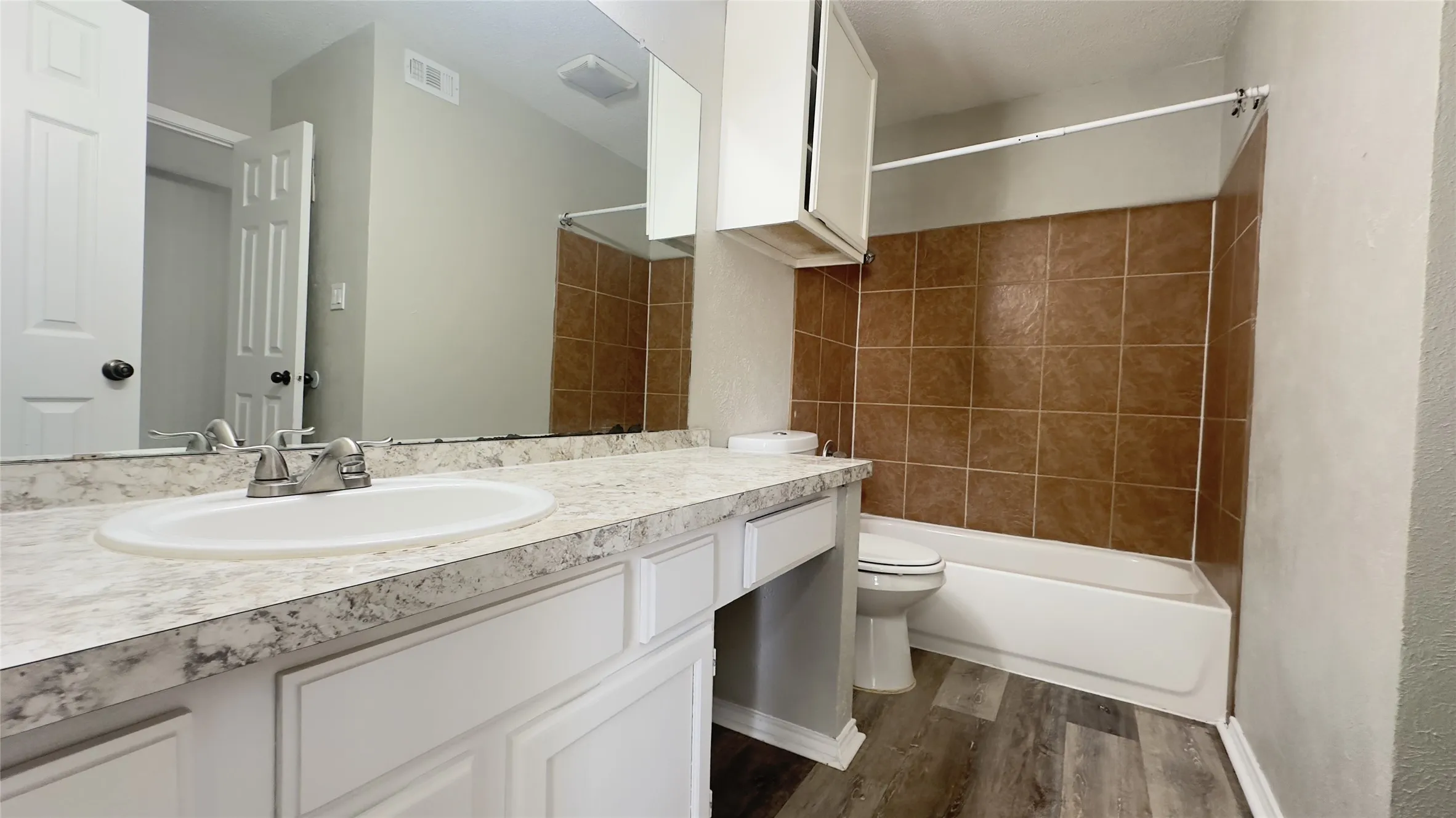 Condominium For Rent in Dallas County , 9601 Forest Lane 323, Dallas, Texas 75243, 2 Bedroom, 1 Bathroom, Garage spaces, 823 Sqft, built in 1983, mls#21349484, Real Estate Agent in Dallas, Homes For Rent in Dallas county, Homes For Rent in Dallas, Realtor in Dallas Texas, Real Estate Brokerage Independent Realty Texas, Luminita Cordes Realtor