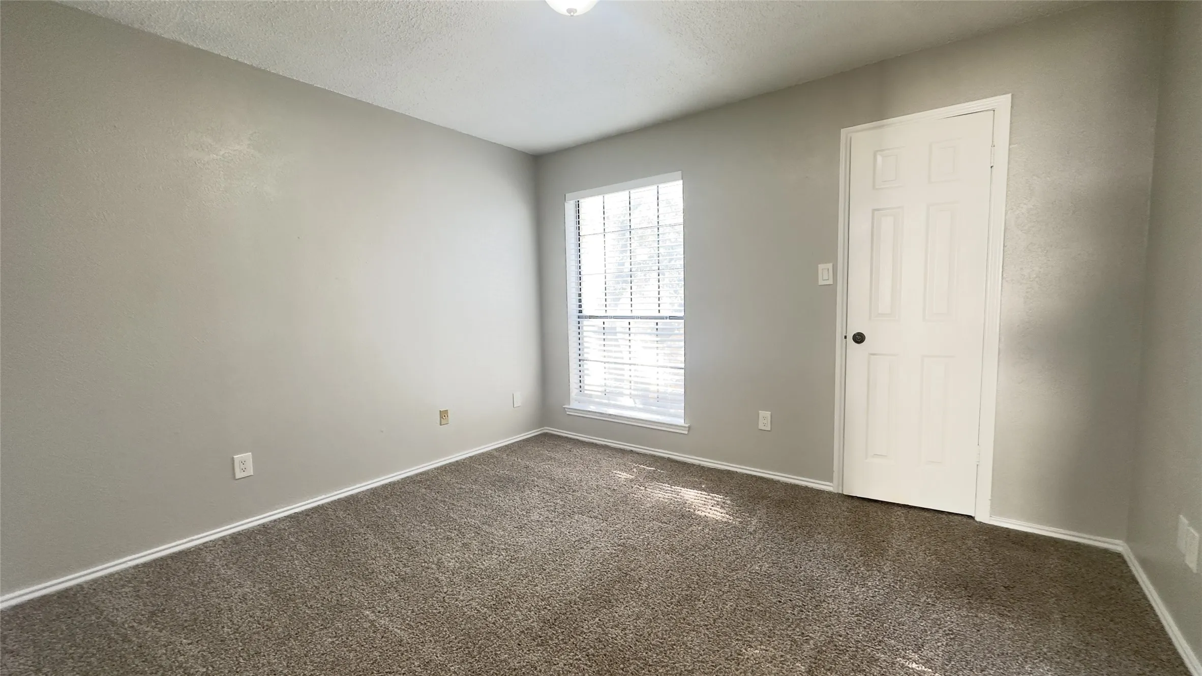 Condominium For Rent in Dallas County , 9601 Forest Lane 323, Dallas, Texas 75243, 2 Bedroom, 1 Bathroom, Garage spaces, 823 Sqft, built in 1983, mls#21349484, Real Estate Agent in Dallas, Homes For Rent in Dallas county, Homes For Rent in Dallas, Realtor in Dallas Texas, Real Estate Brokerage Independent Realty Texas, Luminita Cordes Realtor