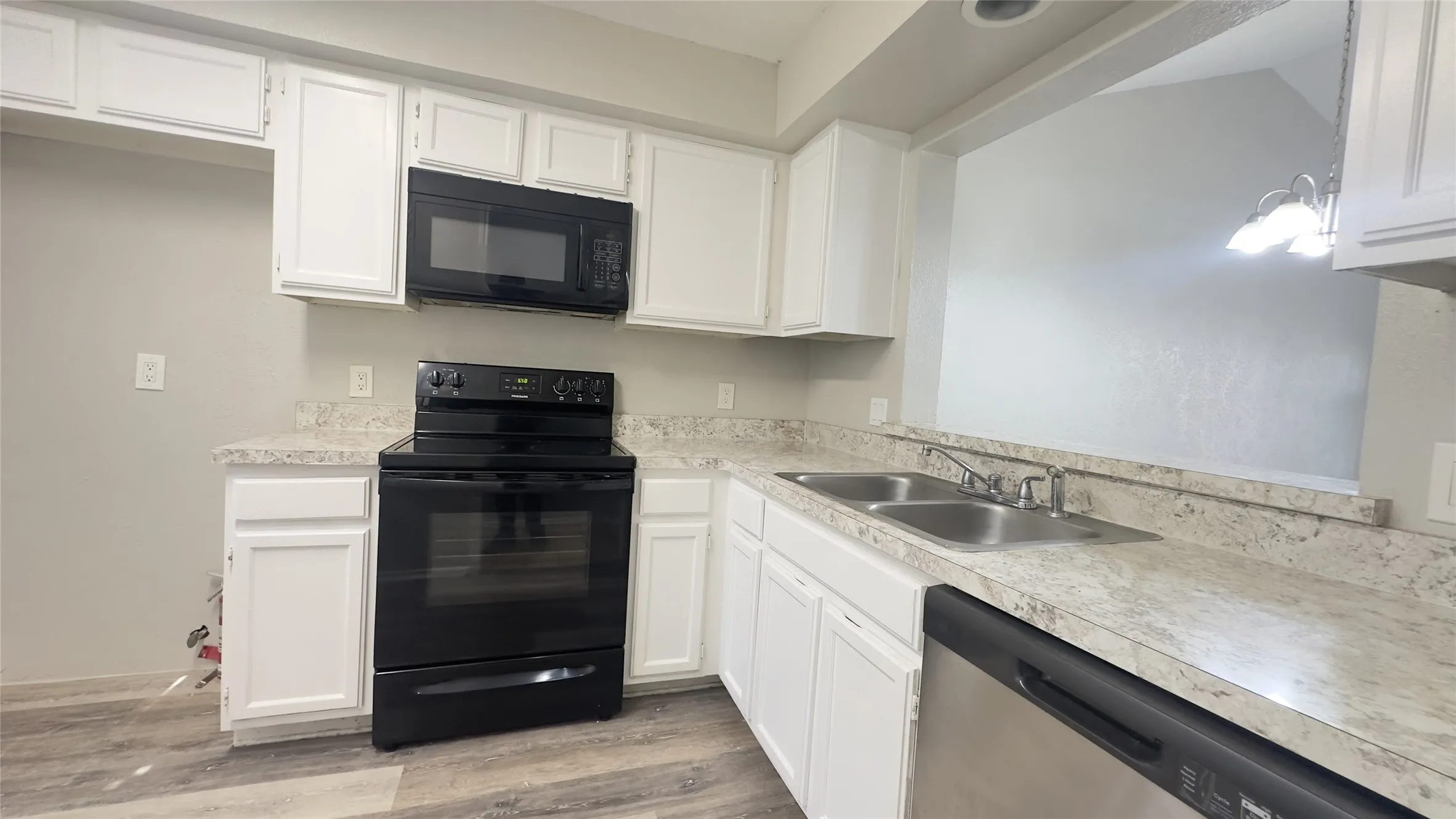 Condominium For Rent in Dallas County , 9601 Forest Lane 323, Dallas, Texas 75243, 2 Bedroom, 1 Bathroom, Garage spaces, 823 Sqft, built in 1983, mls#21349484, Real Estate Agent in Dallas, Homes For Rent in Dallas county, Homes For Rent in Dallas, Realtor in Dallas Texas, Real Estate Brokerage Independent Realty Texas, Luminita Cordes Realtor