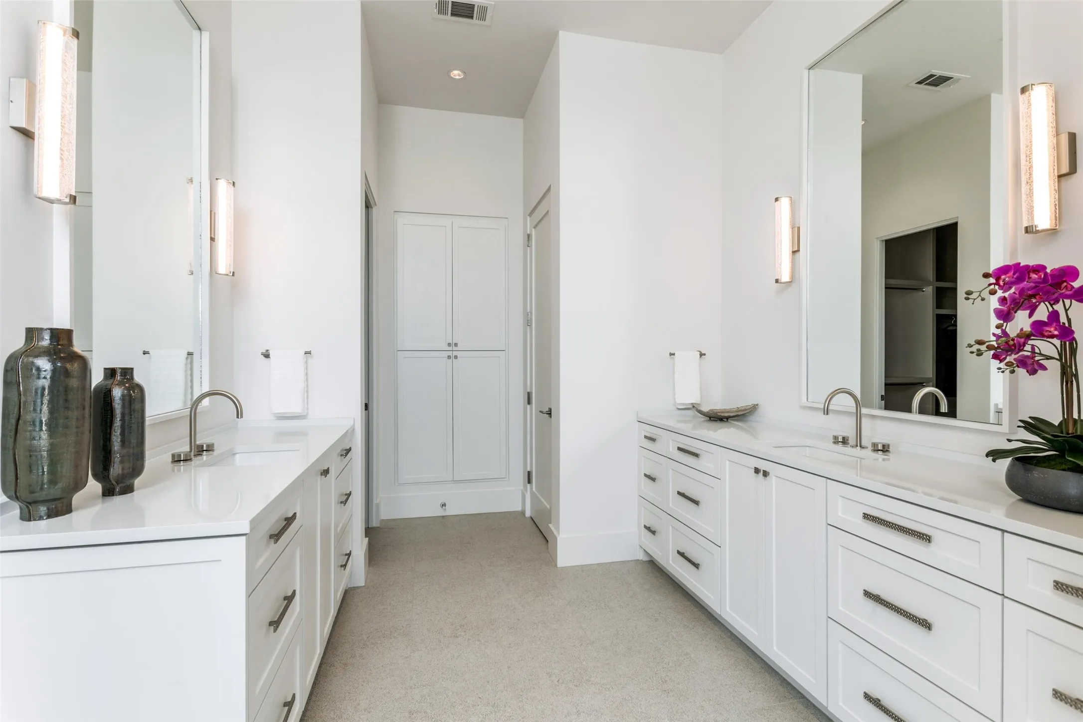 Single Family Residence For Sale in Dallas County , 315 Regal Lane, Irving, Texas 75039, 4 Bedroom, 6 Bathroom, 3 Garage spaces, 4,171 Sqft, built in 2024, mls#21349096, Real Estate Agent in Irving, Homes For Sale in Dallas county, Homes For Sale in Irving, Realtor in Irving Texas, Real Estate Brokerage Independent Realty Texas, Luminita Cordes Realtor