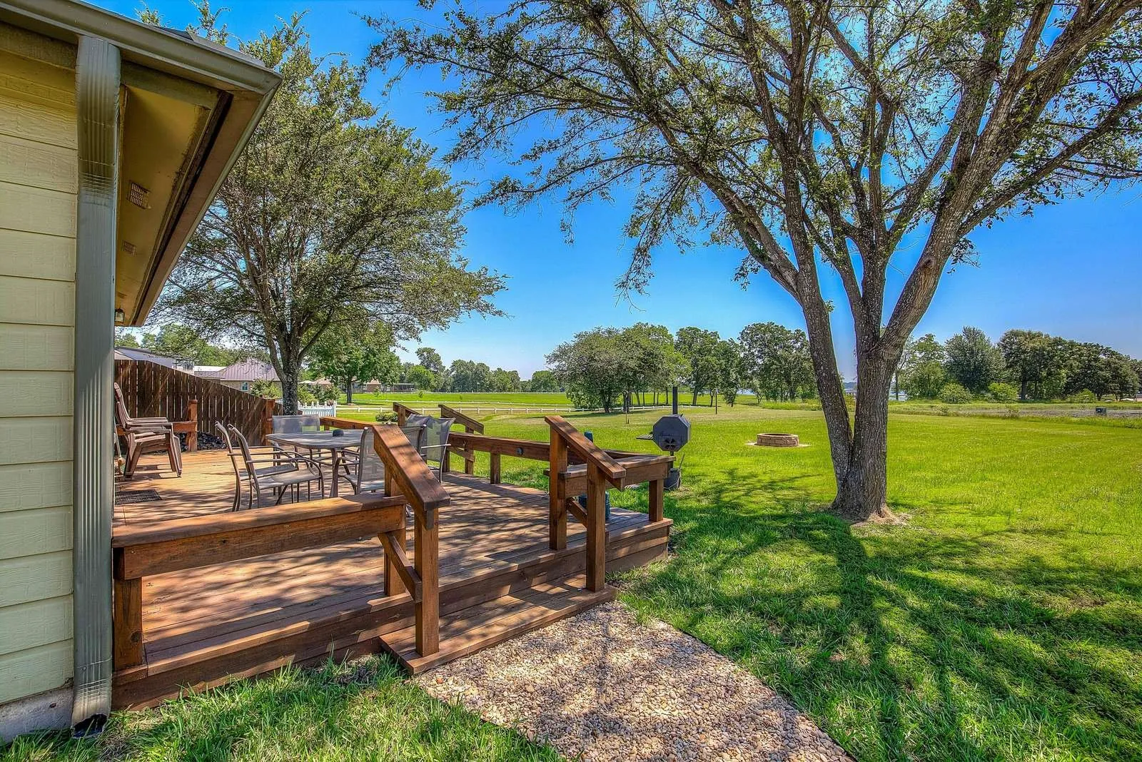 Single Family Residence For Sale in Wood County , 166 County Road 1559, Alba, Texas 75410, 2 Bedroom, 2 Bathroom, 1 Garage spaces, 1,560 Sqft, built in 1998, mls#21347489, Real Estate Agent in Alba, Homes For Sale in Wood county, Homes For Sale in Alba, Realtor in Alba Texas, Real Estate Brokerage Independent Realty Texas, Luminita Cordes Realtor