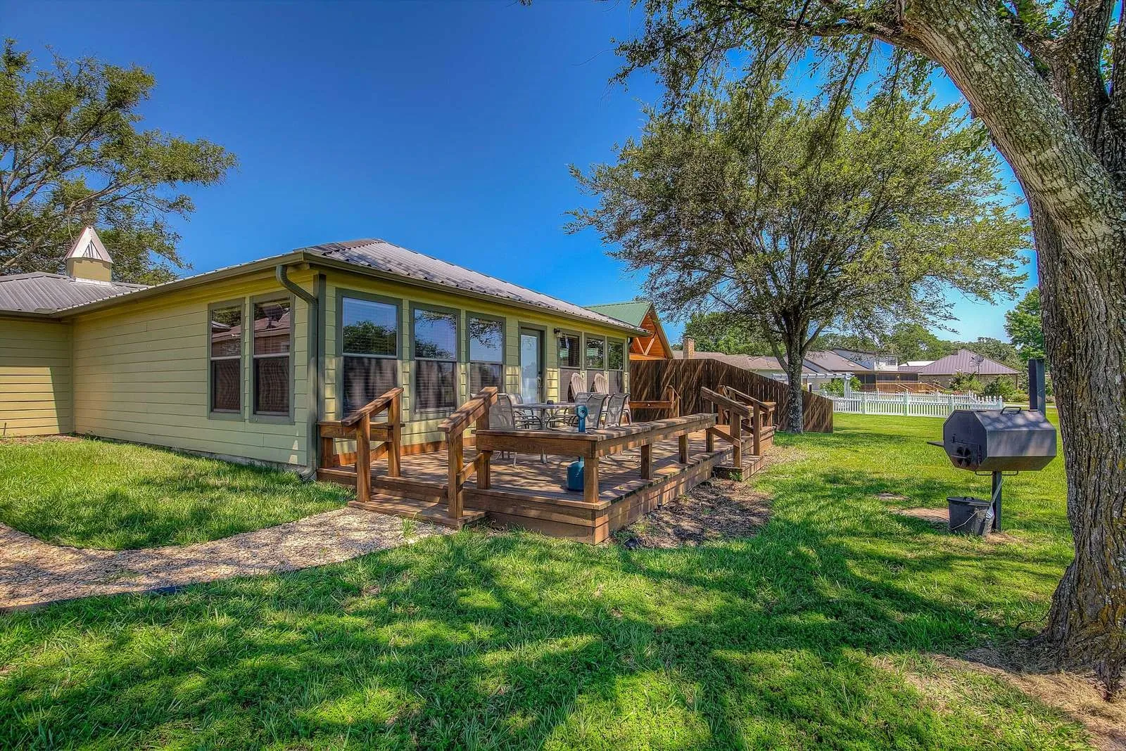 Single Family Residence For Sale in Wood County , 166 County Road 1559, Alba, Texas 75410, 2 Bedroom, 2 Bathroom, 1 Garage spaces, 1,560 Sqft, built in 1998, mls#21347489, Real Estate Agent in Alba, Homes For Sale in Wood county, Homes For Sale in Alba, Realtor in Alba Texas, Real Estate Brokerage Independent Realty Texas, Luminita Cordes Realtor