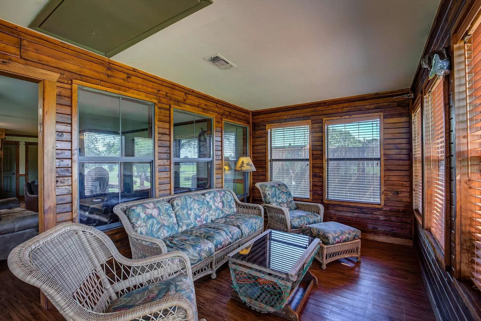 Single Family Residence For Sale in Wood County , 166 County Road 1559, Alba, Texas 75410, 2 Bedroom, 2 Bathroom, 1 Garage spaces, 1,560 Sqft, built in 1998, mls#21347489, Real Estate Agent in Alba, Homes For Sale in Wood county, Homes For Sale in Alba, Realtor in Alba Texas, Real Estate Brokerage Independent Realty Texas, Luminita Cordes Realtor