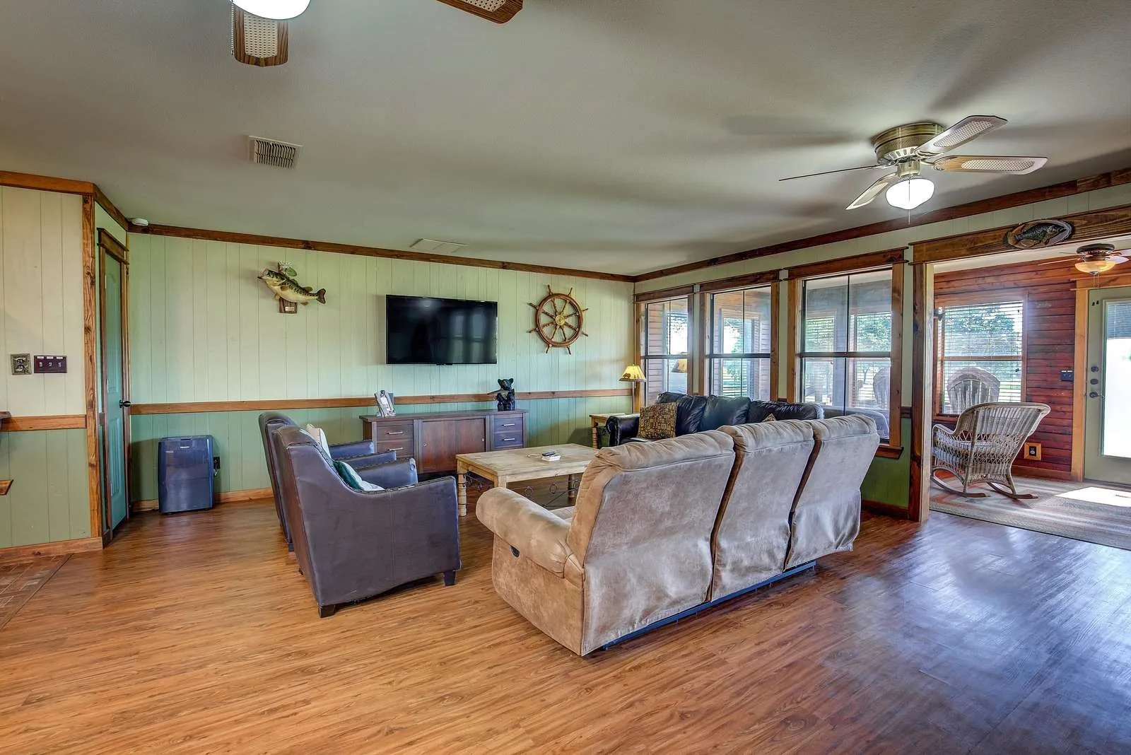 Single Family Residence For Sale in Wood County , 166 County Road 1559, Alba, Texas 75410, 2 Bedroom, 2 Bathroom, 1 Garage spaces, 1,560 Sqft, built in 1998, mls#21347489, Real Estate Agent in Alba, Homes For Sale in Wood county, Homes For Sale in Alba, Realtor in Alba Texas, Real Estate Brokerage Independent Realty Texas, Luminita Cordes Realtor