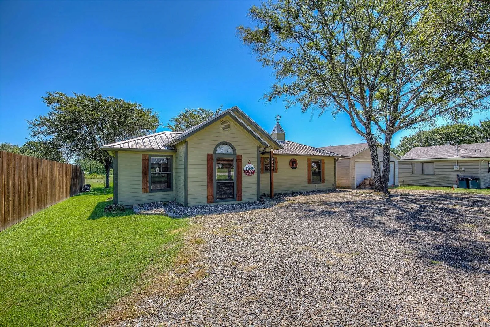 Single Family Residence For Sale in Wood County , 166 County Road 1559, Alba, Texas 75410, 2 Bedroom, 2 Bathroom, 1 Garage spaces, 1,560 Sqft, built in 1998, mls#21347489, Real Estate Agent in Alba, Homes For Sale in Wood county, Homes For Sale in Alba, Realtor in Alba Texas, Real Estate Brokerage Independent Realty Texas, Luminita Cordes Realtor