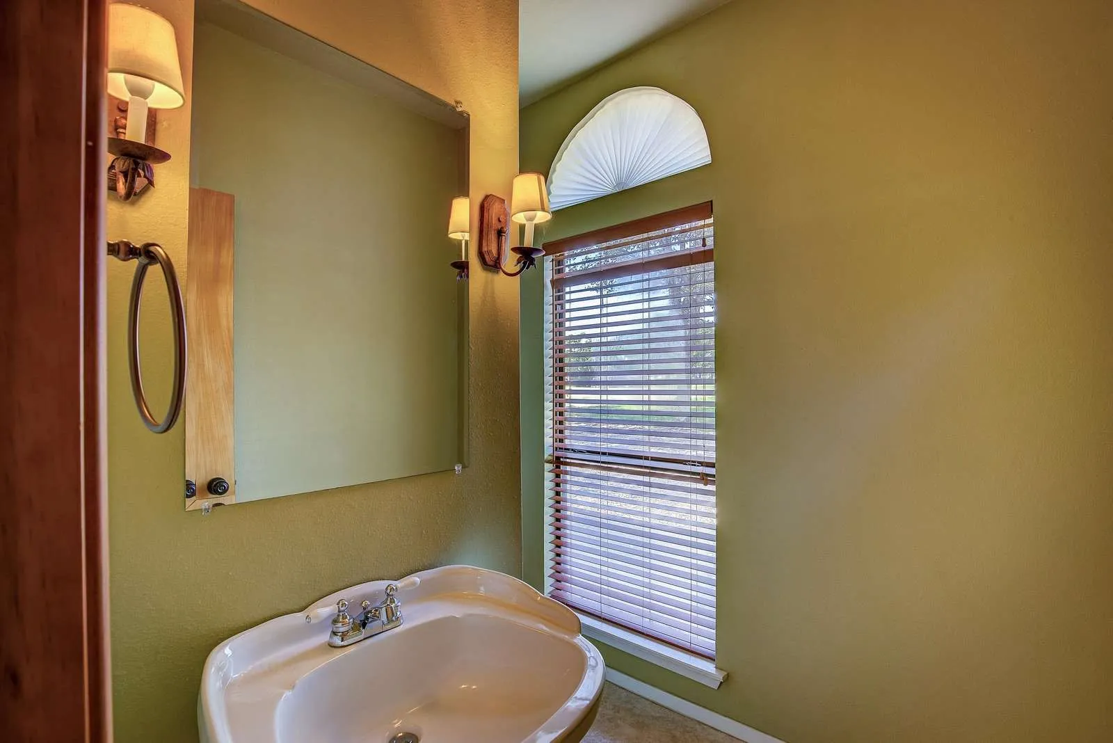 Single Family Residence For Sale in Wood County , 166 County Road 1559, Alba, Texas 75410, 2 Bedroom, 2 Bathroom, 1 Garage spaces, 1,560 Sqft, built in 1998, mls#21347489, Real Estate Agent in Alba, Homes For Sale in Wood county, Homes For Sale in Alba, Realtor in Alba Texas, Real Estate Brokerage Independent Realty Texas, Luminita Cordes Realtor