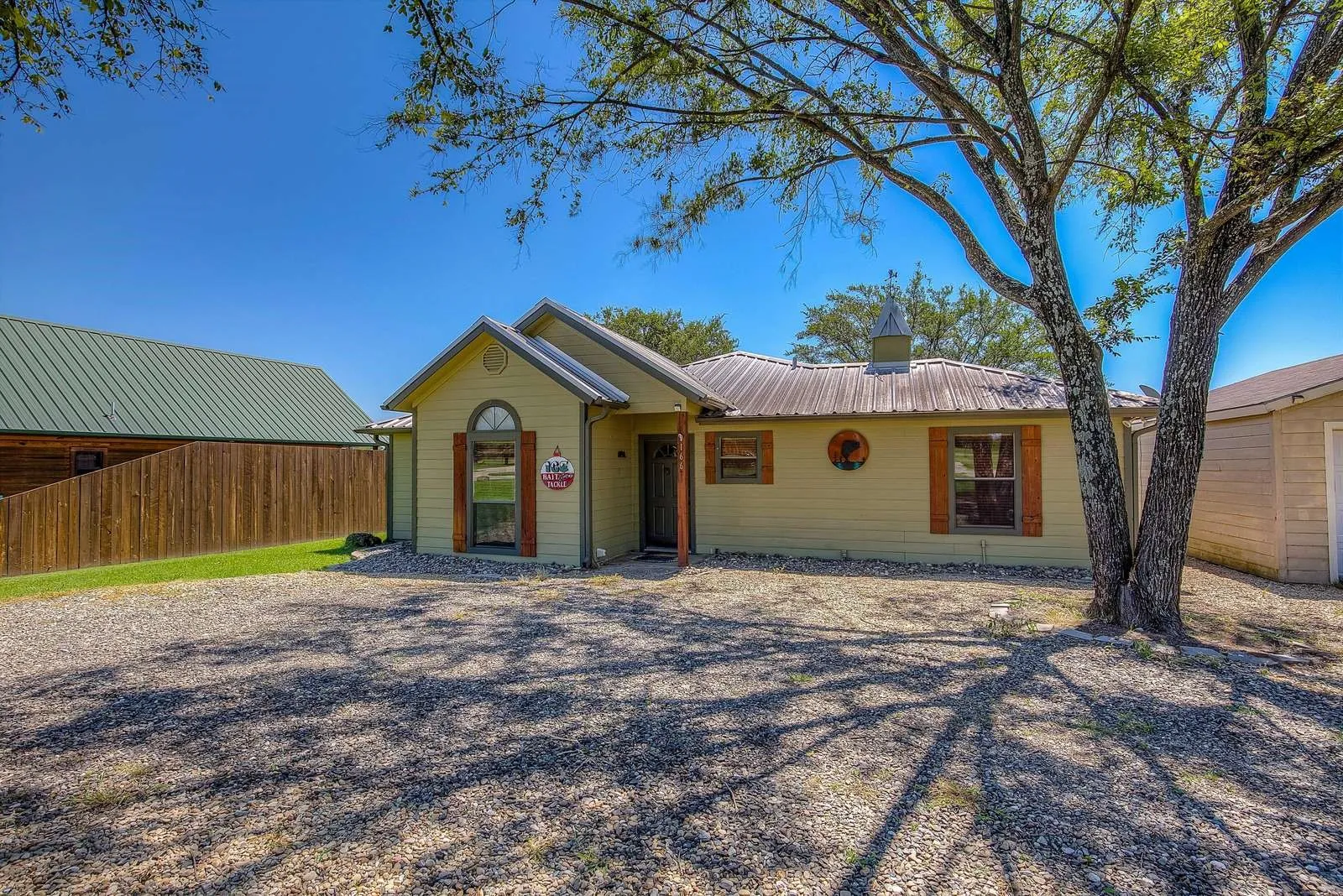 Single Family Residence For Sale in Wood County , 166 County Road 1559, Alba, Texas 75410, 2 Bedroom, 2 Bathroom, 1 Garage spaces, 1,560 Sqft, built in 1998, mls#21347489, Real Estate Agent in Alba, Homes For Sale in Wood county, Homes For Sale in Alba, Realtor in Alba Texas, Real Estate Brokerage Independent Realty Texas, Luminita Cordes Realtor