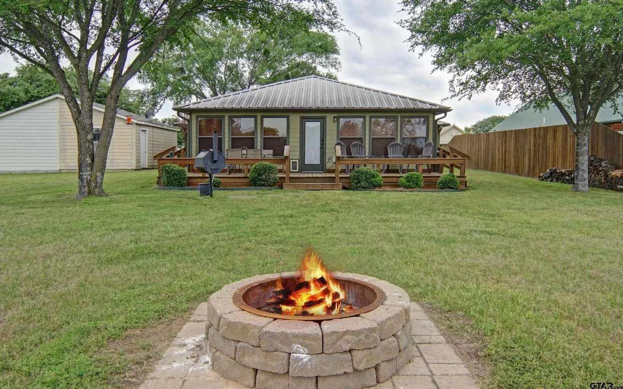 Single Family Residence For Sale in Wood County , 166 County Road 1559, Alba, Texas 75410, 2 Bedroom, 2 Bathroom, 1 Garage spaces, 1,560 Sqft, built in 1998, mls#21347489, Real Estate Agent in Alba, Homes For Sale in Wood county, Homes For Sale in Alba, Realtor in Alba Texas, Real Estate Brokerage Independent Realty Texas, Luminita Cordes Realtor