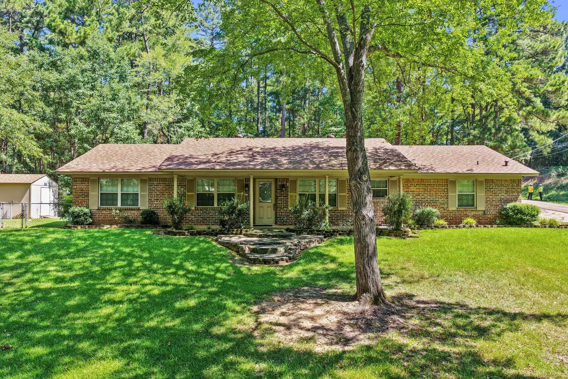 Single Family Residence For Sale in Morris County , 410 S Willis Street, Daingerfield, Texas 75638, 3 Bedroom, 2 Bathroom, Garage spaces, 2,108 Sqft, built in 1972, mls#21349464, Real Estate Agent in Daingerfield, Homes For Sale in Morris county, Homes For Sale in Daingerfield, Realtor in Daingerfield Texas, Real Estate Brokerage Independent Realty Texas, Luminita Cordes Realtor