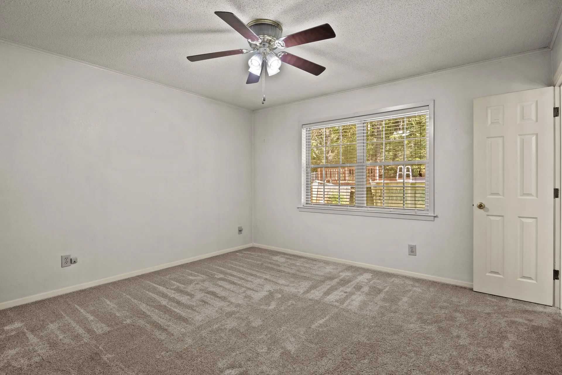 Single Family Residence For Sale in Morris County , 410 S Willis Street, Daingerfield, Texas 75638, 3 Bedroom, 2 Bathroom, Garage spaces, 2,108 Sqft, built in 1972, mls#21349464, Real Estate Agent in Daingerfield, Homes For Sale in Morris county, Homes For Sale in Daingerfield, Realtor in Daingerfield Texas, Real Estate Brokerage Independent Realty Texas, Luminita Cordes Realtor