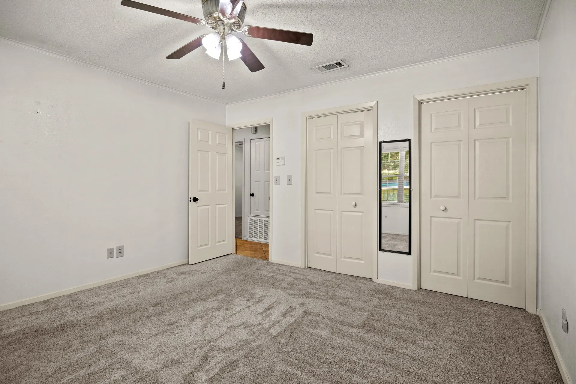 Single Family Residence For Sale in Morris County , 410 S Willis Street, Daingerfield, Texas 75638, 3 Bedroom, 2 Bathroom, Garage spaces, 2,108 Sqft, built in 1972, mls#21349464, Real Estate Agent in Daingerfield, Homes For Sale in Morris county, Homes For Sale in Daingerfield, Realtor in Daingerfield Texas, Real Estate Brokerage Independent Realty Texas, Luminita Cordes Realtor