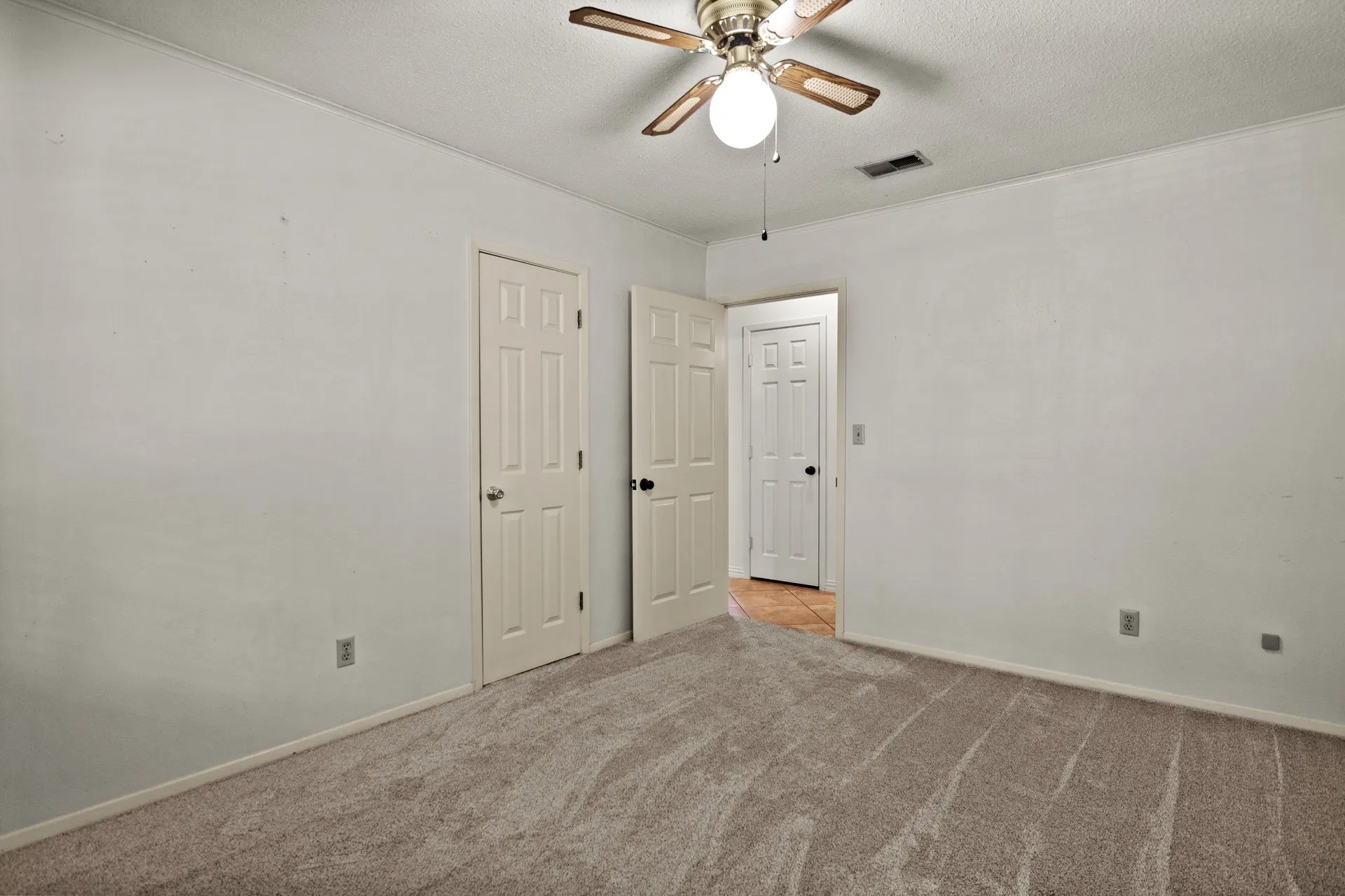 Single Family Residence For Sale in Morris County , 410 S Willis Street, Daingerfield, Texas 75638, 3 Bedroom, 2 Bathroom, Garage spaces, 2,108 Sqft, built in 1972, mls#21349464, Real Estate Agent in Daingerfield, Homes For Sale in Morris county, Homes For Sale in Daingerfield, Realtor in Daingerfield Texas, Real Estate Brokerage Independent Realty Texas, Luminita Cordes Realtor