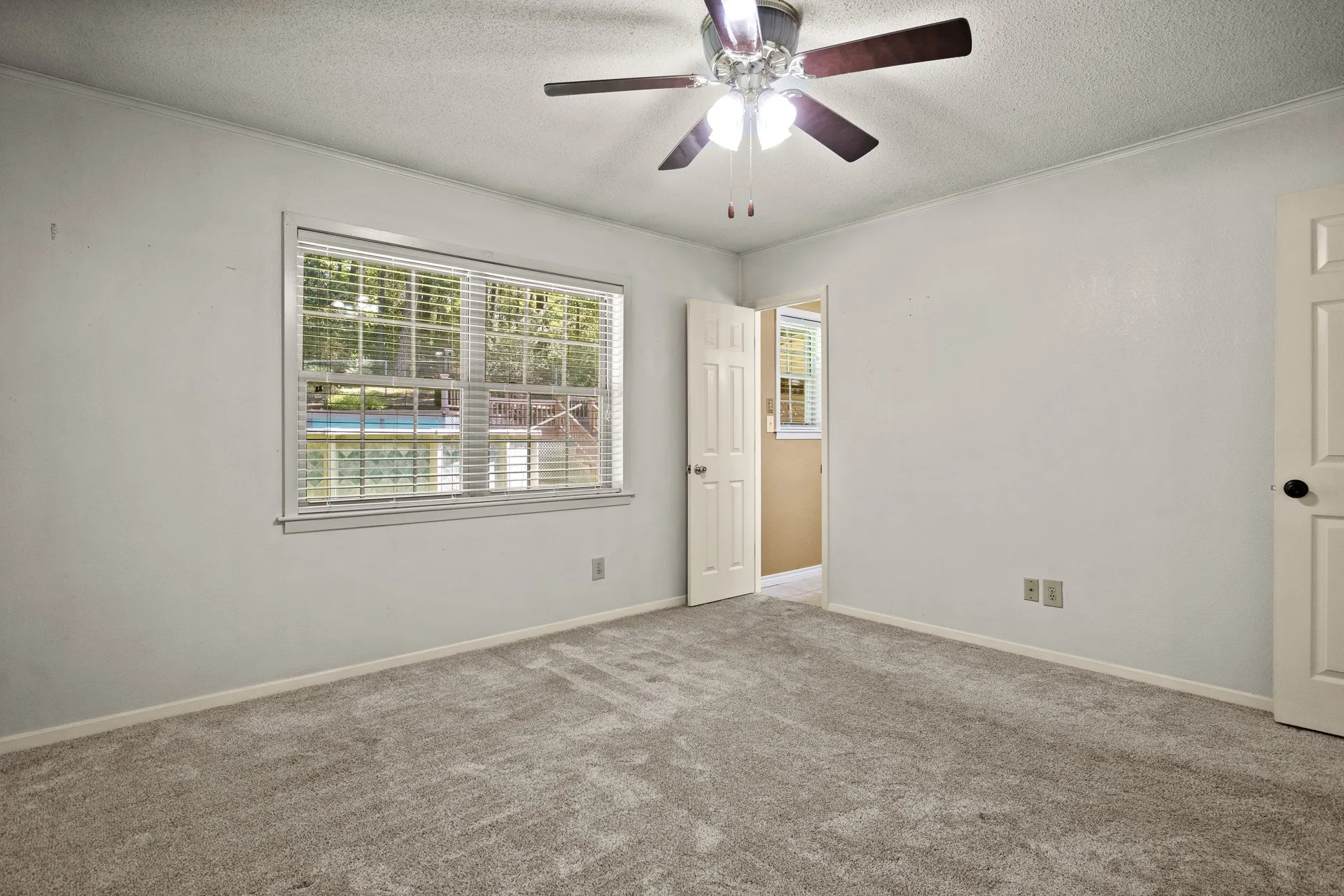Single Family Residence For Sale in Morris County , 410 S Willis Street, Daingerfield, Texas 75638, 3 Bedroom, 2 Bathroom, Garage spaces, 2,108 Sqft, built in 1972, mls#21349464, Real Estate Agent in Daingerfield, Homes For Sale in Morris county, Homes For Sale in Daingerfield, Realtor in Daingerfield Texas, Real Estate Brokerage Independent Realty Texas, Luminita Cordes Realtor