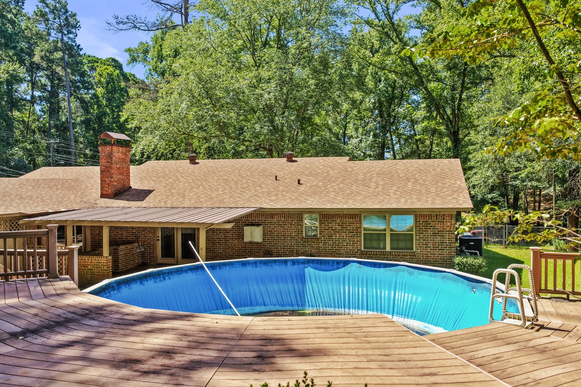 Single Family Residence For Sale in Morris County , 410 S Willis Street, Daingerfield, Texas 75638, 3 Bedroom, 2 Bathroom, Garage spaces, 2,108 Sqft, built in 1972, mls#21349464, Real Estate Agent in Daingerfield, Homes For Sale in Morris county, Homes For Sale in Daingerfield, Realtor in Daingerfield Texas, Real Estate Brokerage Independent Realty Texas, Luminita Cordes Realtor