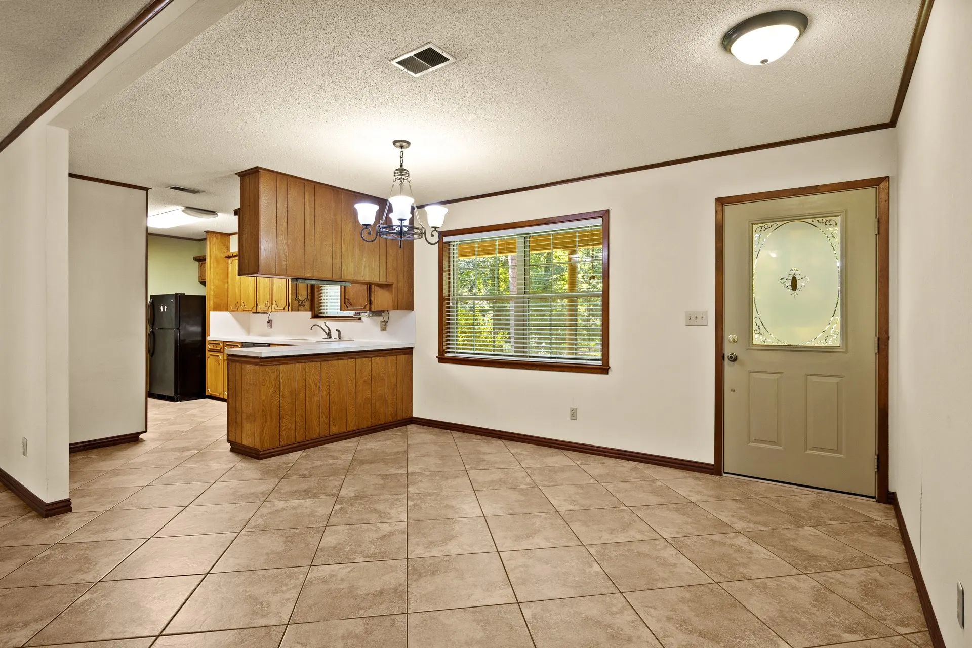 Single Family Residence For Sale in Morris County , 410 S Willis Street, Daingerfield, Texas 75638, 3 Bedroom, 2 Bathroom, Garage spaces, 2,108 Sqft, built in 1972, mls#21349464, Real Estate Agent in Daingerfield, Homes For Sale in Morris county, Homes For Sale in Daingerfield, Realtor in Daingerfield Texas, Real Estate Brokerage Independent Realty Texas, Luminita Cordes Realtor