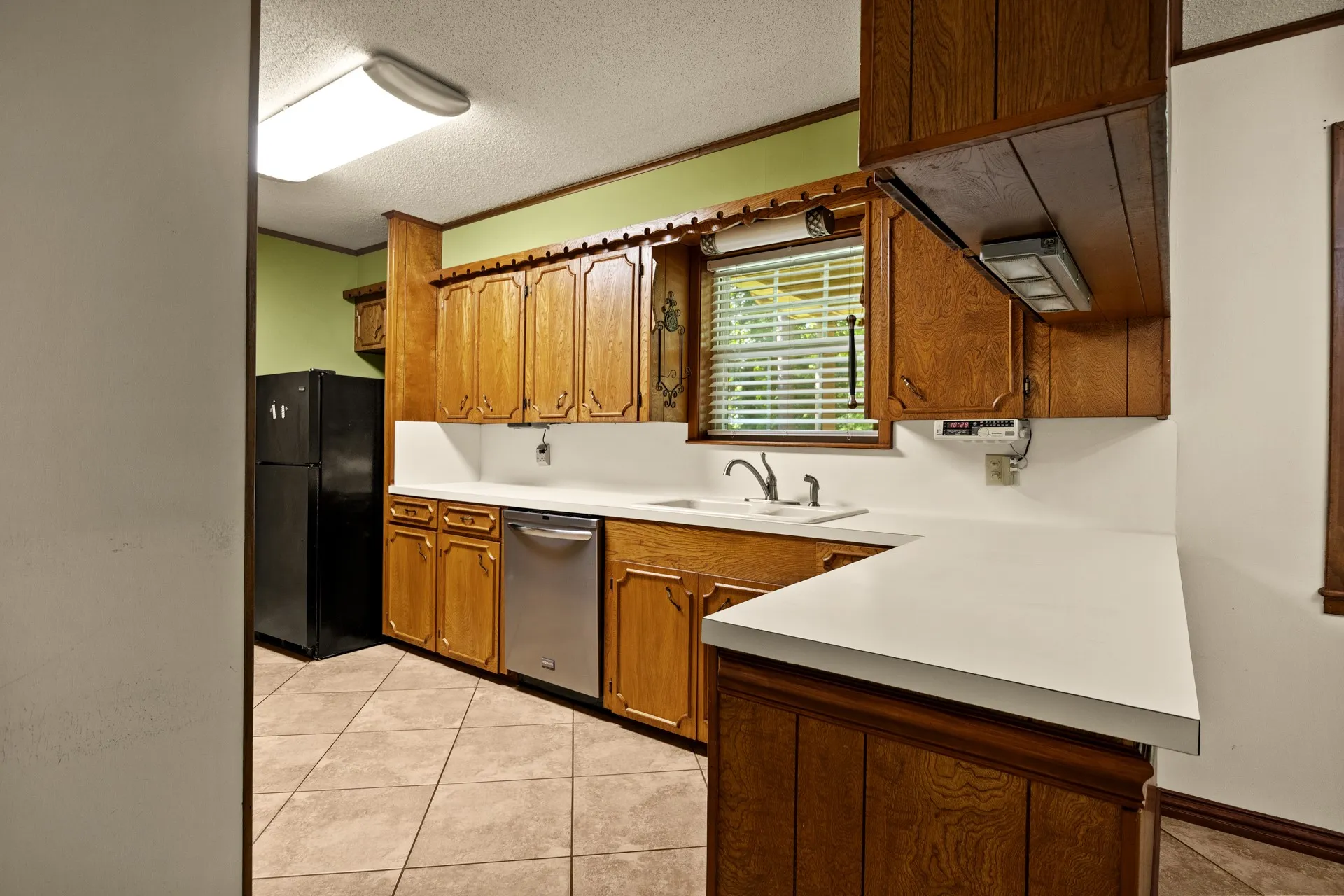 Single Family Residence For Sale in Morris County , 410 S Willis Street, Daingerfield, Texas 75638, 3 Bedroom, 2 Bathroom, Garage spaces, 2,108 Sqft, built in 1972, mls#21349464, Real Estate Agent in Daingerfield, Homes For Sale in Morris county, Homes For Sale in Daingerfield, Realtor in Daingerfield Texas, Real Estate Brokerage Independent Realty Texas, Luminita Cordes Realtor