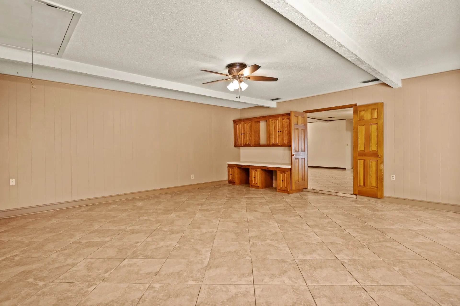 Single Family Residence For Sale in Morris County , 410 S Willis Street, Daingerfield, Texas 75638, 3 Bedroom, 2 Bathroom, Garage spaces, 2,108 Sqft, built in 1972, mls#21349464, Real Estate Agent in Daingerfield, Homes For Sale in Morris county, Homes For Sale in Daingerfield, Realtor in Daingerfield Texas, Real Estate Brokerage Independent Realty Texas, Luminita Cordes Realtor
