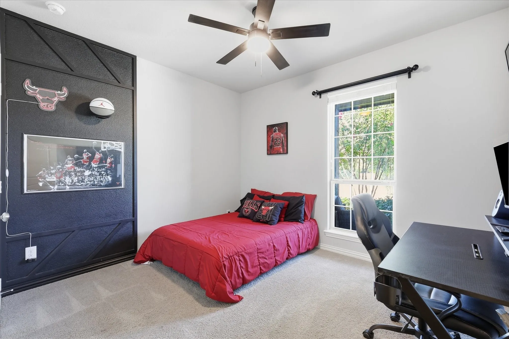 Secondary bedroom with some accent work, walk in closet and spacious!