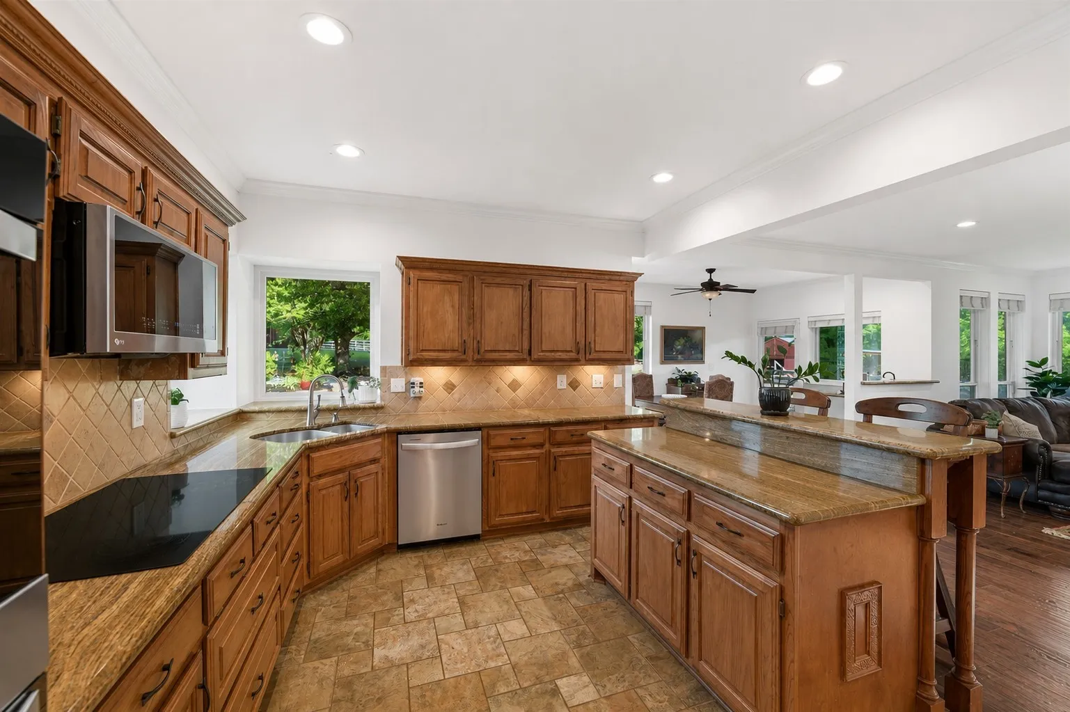 Single Family Residence For Sale in Collin County , 1820 Winningkoff Road, Lucas, Texas 75002, 4 Bedroom, 3 Bathroom, 3 Garage spaces, 3,987 Sqft, built in 1993, mls#21349126, Real Estate Agent in Lucas, Homes For Sale in Collin county, Homes For Sale in Lucas, Realtor in Lucas Texas, Real Estate Brokerage Independent Realty Texas, Luminita Cordes Realtor