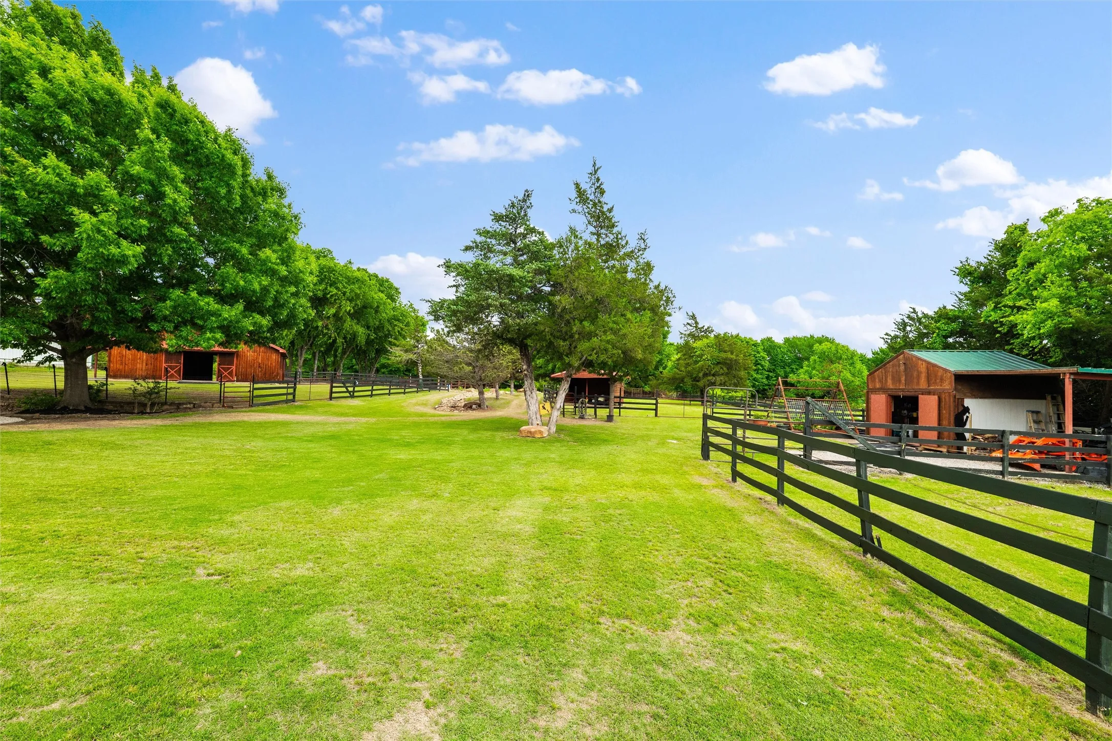 Single Family Residence For Sale in Collin County , 1820 Winningkoff Road, Lucas, Texas 75002, 4 Bedroom, 3 Bathroom, 3 Garage spaces, 3,987 Sqft, built in 1993, mls#21349126, Real Estate Agent in Lucas, Homes For Sale in Collin county, Homes For Sale in Lucas, Realtor in Lucas Texas, Real Estate Brokerage Independent Realty Texas, Luminita Cordes Realtor