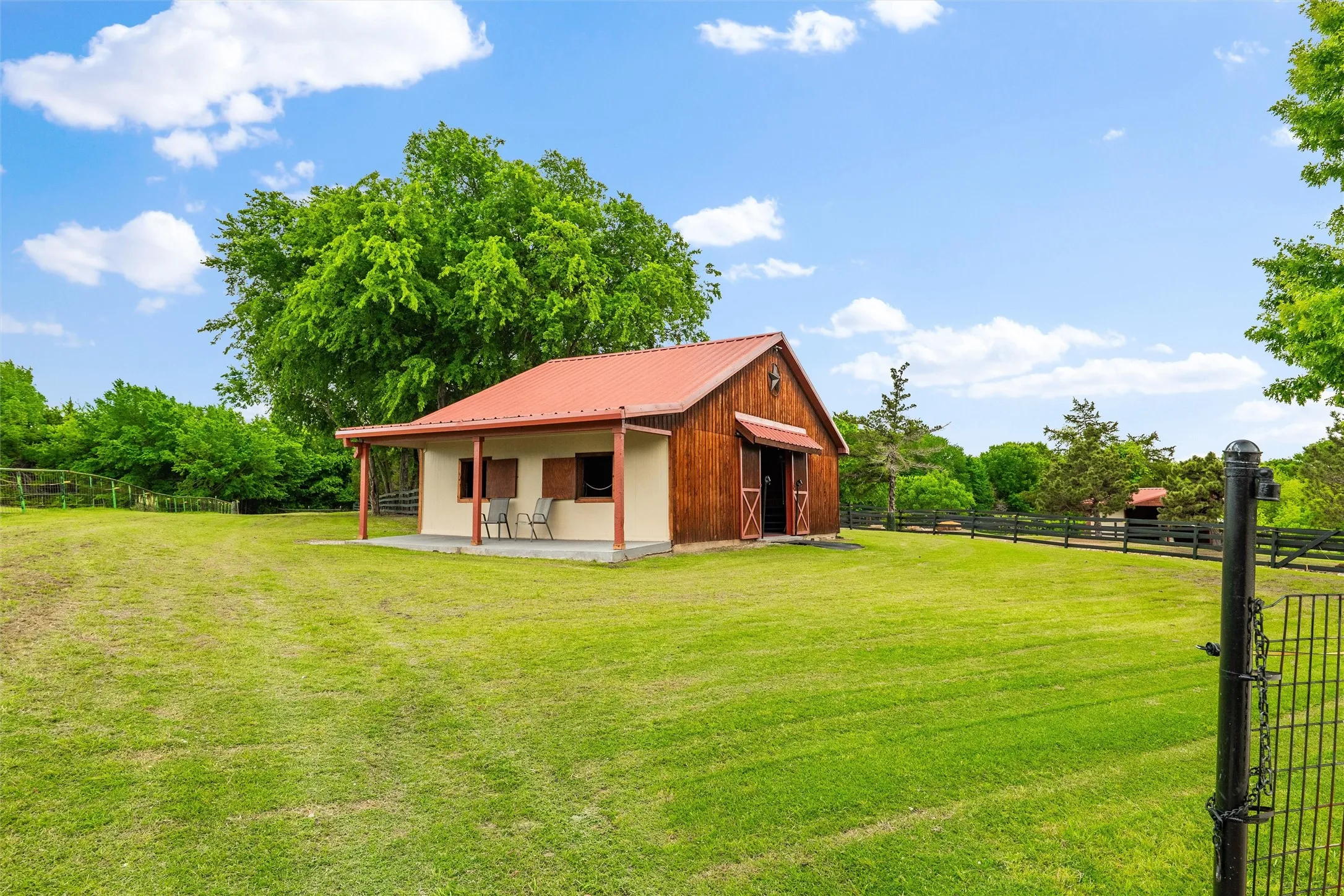 Single Family Residence For Sale in Collin County , 1820 Winningkoff Road, Lucas, Texas 75002, 4 Bedroom, 3 Bathroom, 3 Garage spaces, 3,987 Sqft, built in 1993, mls#21349126, Real Estate Agent in Lucas, Homes For Sale in Collin county, Homes For Sale in Lucas, Realtor in Lucas Texas, Real Estate Brokerage Independent Realty Texas, Luminita Cordes Realtor