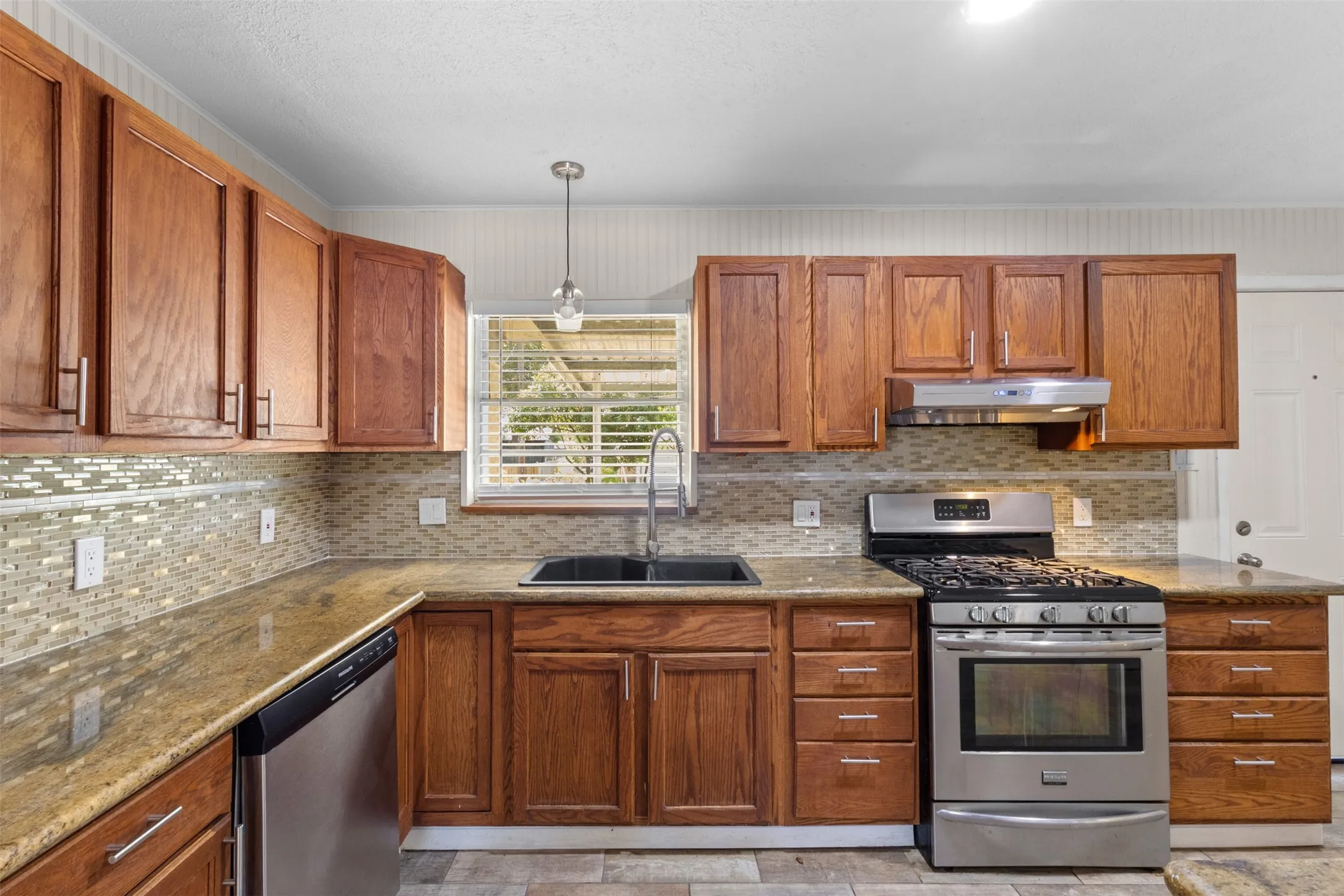 Single Family Residence For Sale in Dallas County , 10804 Ruth Ann Drive, Dallas, Texas 75228, 3 Bedroom, 2 Bathroom, 1 Garage spaces, 1,157 Sqft, built in 1955, mls#21349325, Real Estate Agent in Dallas, Homes For Sale in Dallas county, Homes For Sale in Dallas, Realtor in Dallas Texas, Real Estate Brokerage Independent Realty Texas, Luminita Cordes Realtor