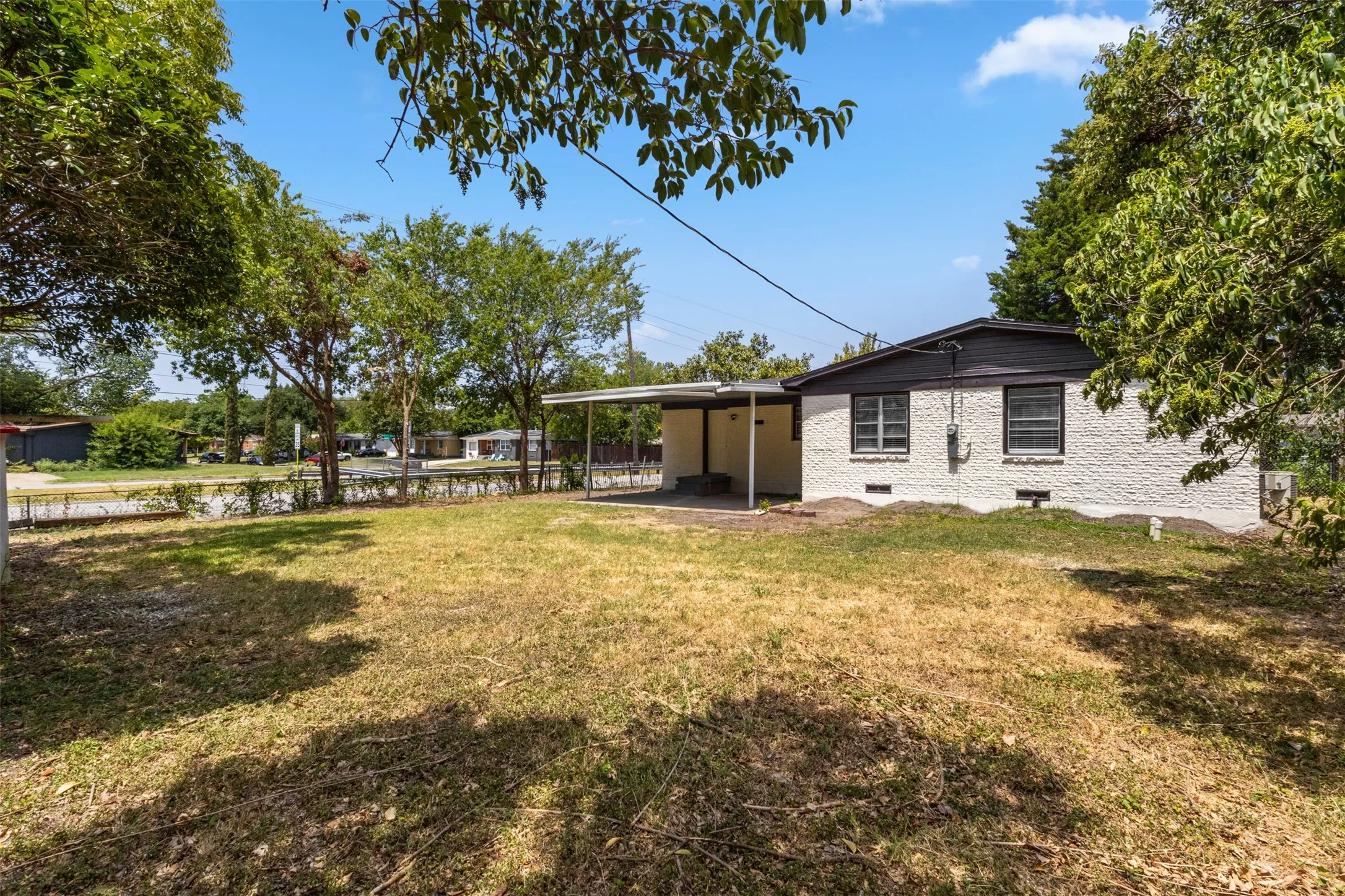 Single Family Residence For Sale in Dallas County , 10804 Ruth Ann Drive, Dallas, Texas 75228, 3 Bedroom, 2 Bathroom, 1 Garage spaces, 1,157 Sqft, built in 1955, mls#21349325, Real Estate Agent in Dallas, Homes For Sale in Dallas county, Homes For Sale in Dallas, Realtor in Dallas Texas, Real Estate Brokerage Independent Realty Texas, Luminita Cordes Realtor