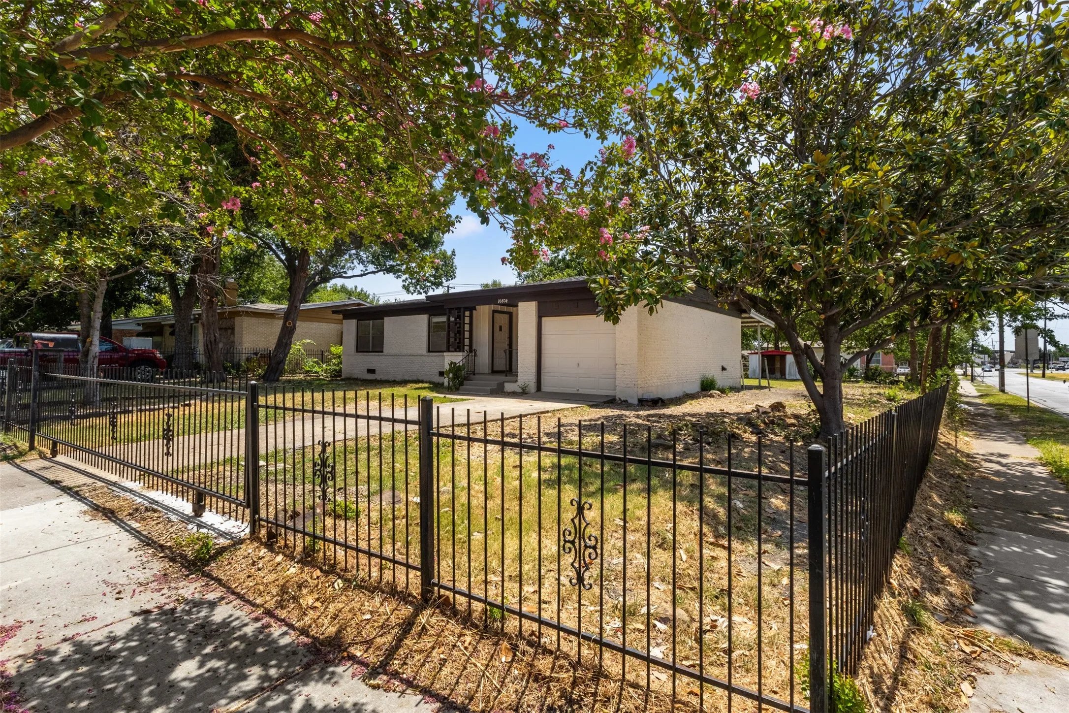 Single Family Residence For Sale in Dallas County , 10804 Ruth Ann Drive, Dallas, Texas 75228, 3 Bedroom, 2 Bathroom, 1 Garage spaces, 1,157 Sqft, built in 1955, mls#21349325, Real Estate Agent in Dallas, Homes For Sale in Dallas county, Homes For Sale in Dallas, Realtor in Dallas Texas, Real Estate Brokerage Independent Realty Texas, Luminita Cordes Realtor