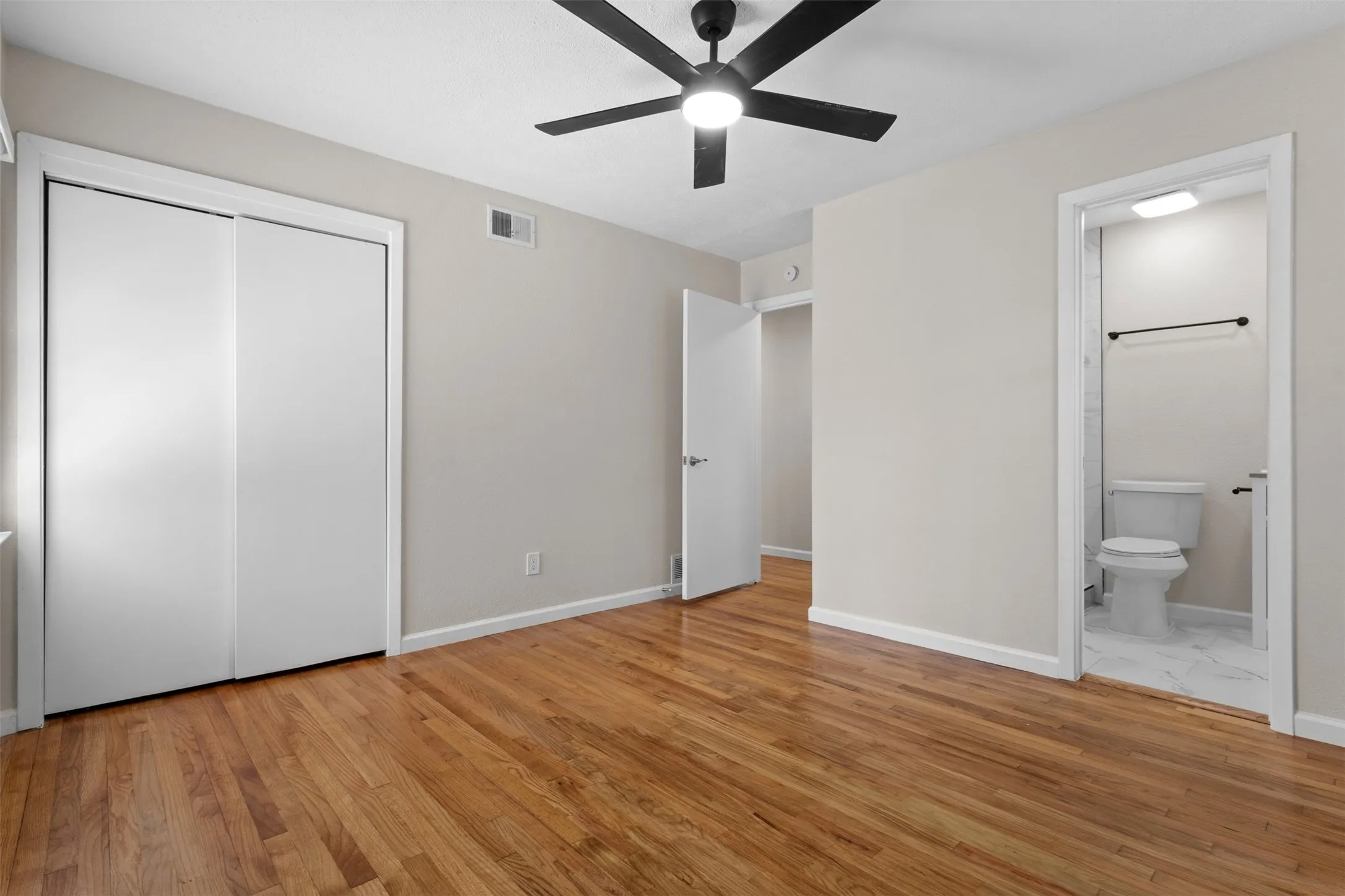 Single Family Residence For Sale in Dallas County , 10804 Ruth Ann Drive, Dallas, Texas 75228, 3 Bedroom, 2 Bathroom, 1 Garage spaces, 1,157 Sqft, built in 1955, mls#21349325, Real Estate Agent in Dallas, Homes For Sale in Dallas county, Homes For Sale in Dallas, Realtor in Dallas Texas, Real Estate Brokerage Independent Realty Texas, Luminita Cordes Realtor