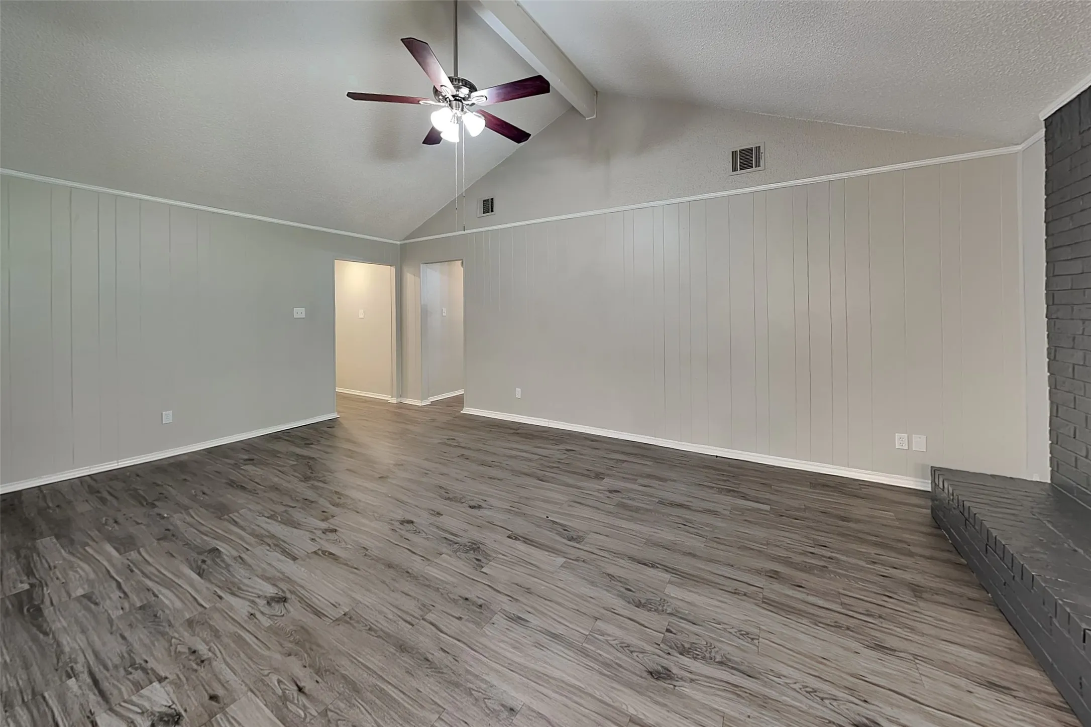 Single Family Residence For Rent in Tarrant County , 6625 Constitution Drive, Watauga, Texas 76148, 3 Bedroom, 2 Bathroom, 2 Garage spaces, 1,449 Sqft, built in 1985, mls#21349495, Real Estate Agent in Watauga, Homes For Rent in Tarrant county, Homes For Rent in Watauga, Realtor in Watauga Texas, Real Estate Brokerage Independent Realty Texas, Luminita Cordes Realtor