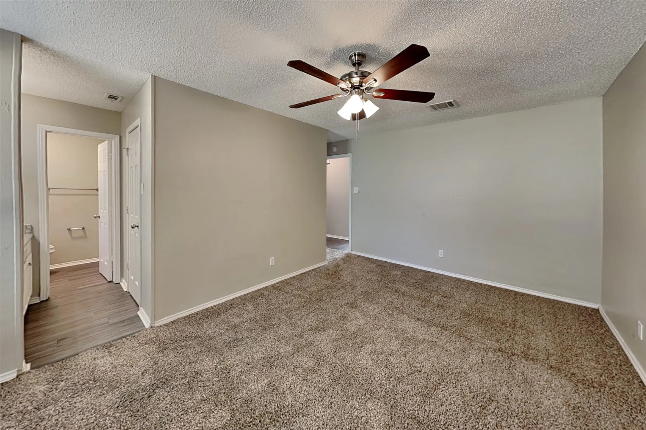 Single Family Residence For Rent in Tarrant County , 6625 Constitution Drive, Watauga, Texas 76148, 3 Bedroom, 2 Bathroom, 2 Garage spaces, 1,449 Sqft, built in 1985, mls#21349495, Real Estate Agent in Watauga, Homes For Rent in Tarrant county, Homes For Rent in Watauga, Realtor in Watauga Texas, Real Estate Brokerage Independent Realty Texas, Luminita Cordes Realtor
