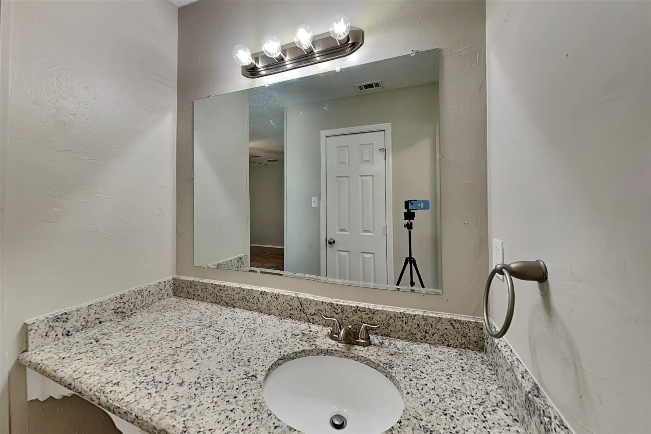 Single Family Residence For Rent in Tarrant County , 6625 Constitution Drive, Watauga, Texas 76148, 3 Bedroom, 2 Bathroom, 2 Garage spaces, 1,449 Sqft, built in 1985, mls#21349495, Real Estate Agent in Watauga, Homes For Rent in Tarrant county, Homes For Rent in Watauga, Realtor in Watauga Texas, Real Estate Brokerage Independent Realty Texas, Luminita Cordes Realtor