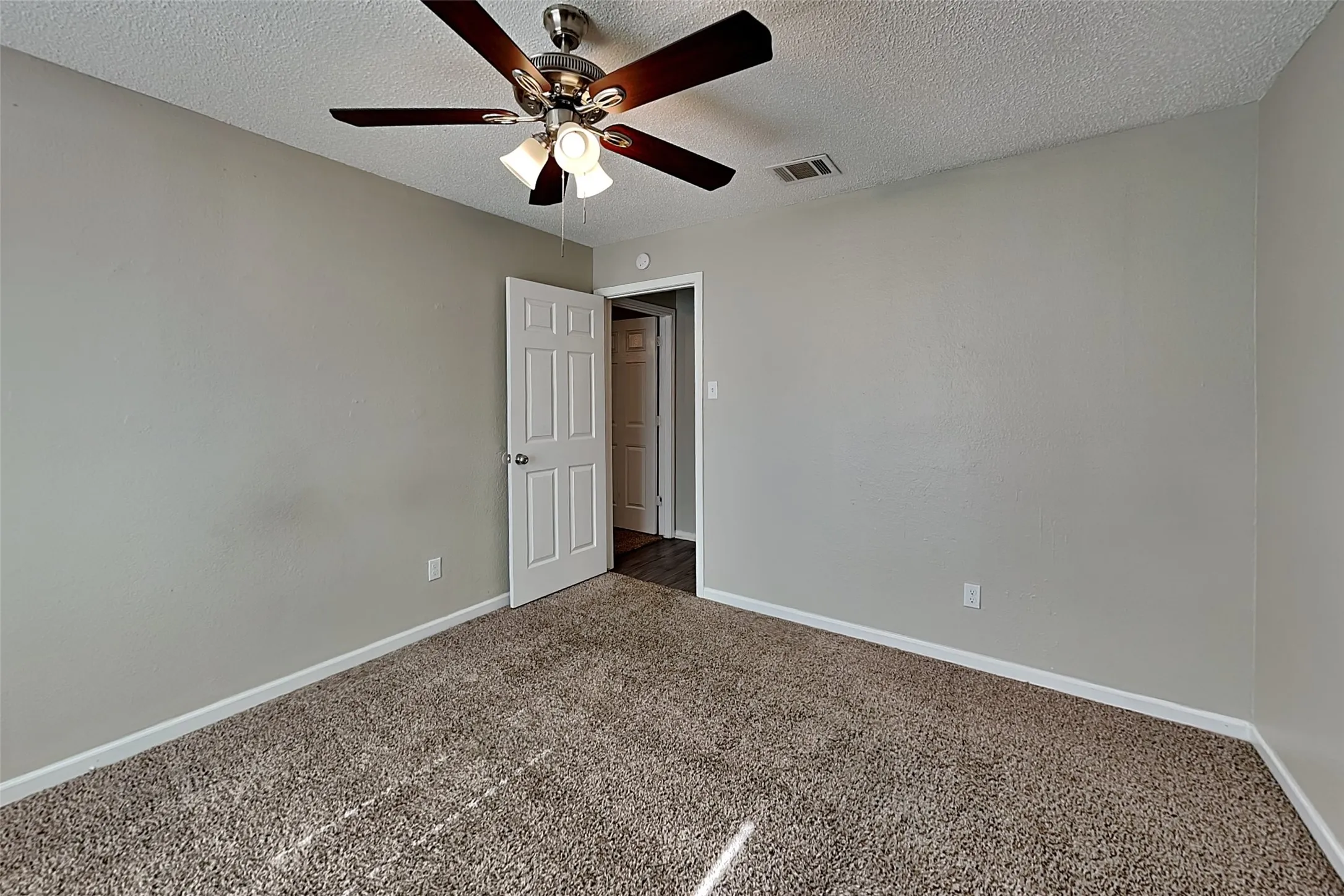 Single Family Residence For Rent in Tarrant County , 6625 Constitution Drive, Watauga, Texas 76148, 3 Bedroom, 2 Bathroom, 2 Garage spaces, 1,449 Sqft, built in 1985, mls#21349495, Real Estate Agent in Watauga, Homes For Rent in Tarrant county, Homes For Rent in Watauga, Realtor in Watauga Texas, Real Estate Brokerage Independent Realty Texas, Luminita Cordes Realtor