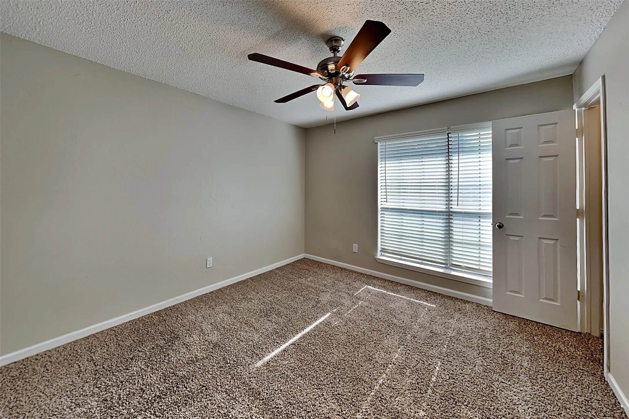 Single Family Residence For Rent in Tarrant County , 6625 Constitution Drive, Watauga, Texas 76148, 3 Bedroom, 2 Bathroom, 2 Garage spaces, 1,449 Sqft, built in 1985, mls#21349495, Real Estate Agent in Watauga, Homes For Rent in Tarrant county, Homes For Rent in Watauga, Realtor in Watauga Texas, Real Estate Brokerage Independent Realty Texas, Luminita Cordes Realtor