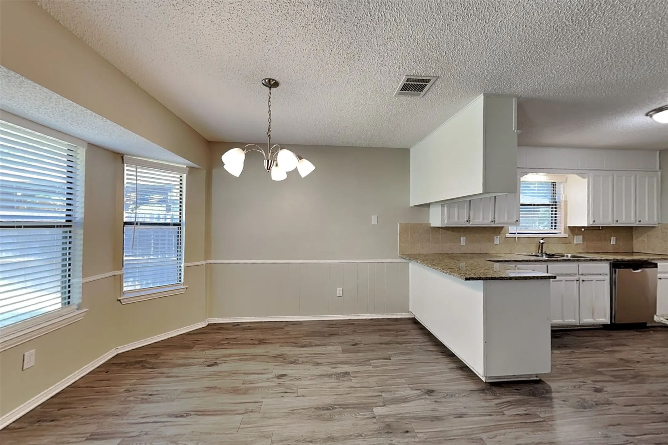 Single Family Residence For Rent in Tarrant County , 6625 Constitution Drive, Watauga, Texas 76148, 3 Bedroom, 2 Bathroom, 2 Garage spaces, 1,449 Sqft, built in 1985, mls#21349495, Real Estate Agent in Watauga, Homes For Rent in Tarrant county, Homes For Rent in Watauga, Realtor in Watauga Texas, Real Estate Brokerage Independent Realty Texas, Luminita Cordes Realtor